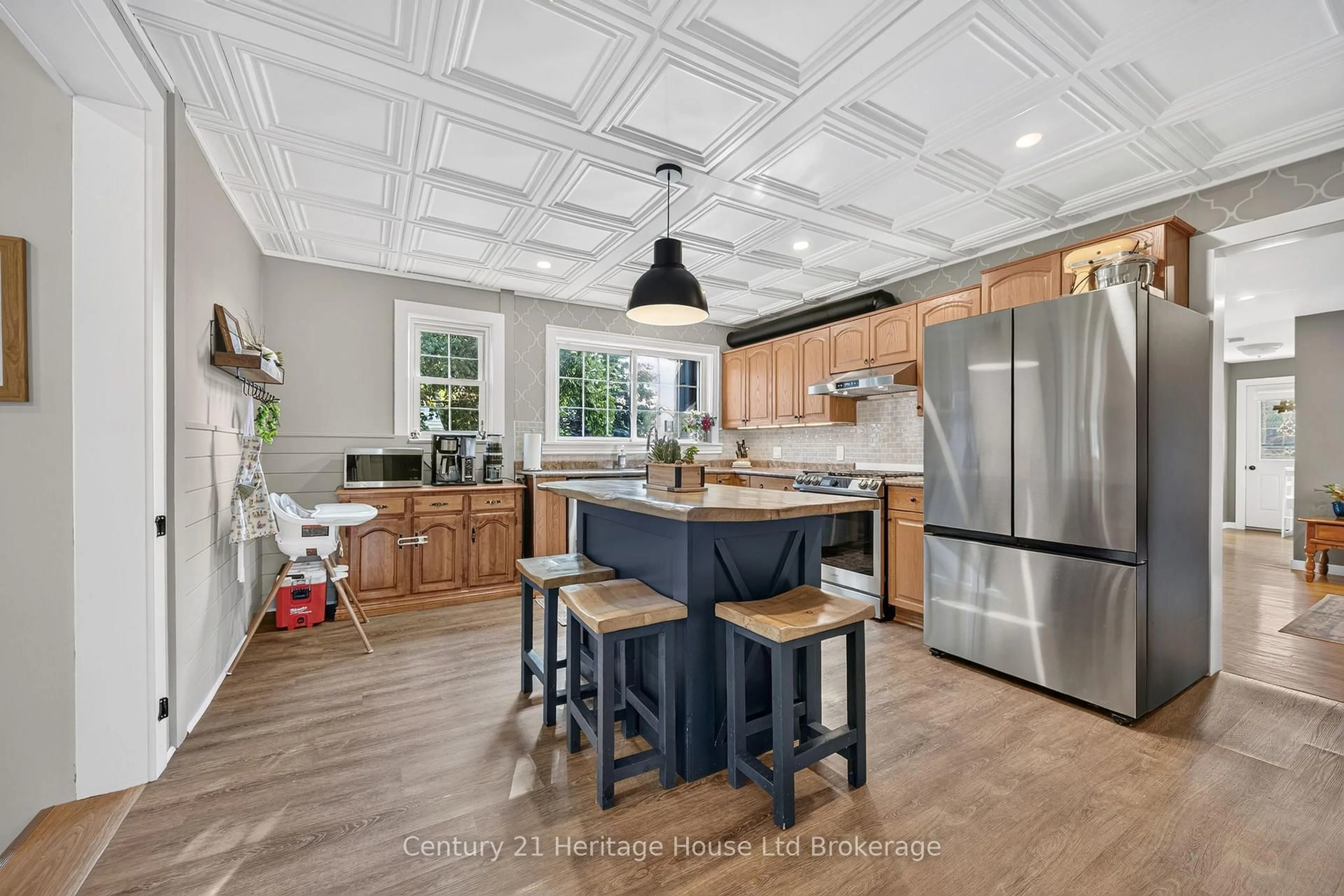 Open concept kitchen, ceramic/tile floor for 4 South St, Norwich Ontario N0J 1P0