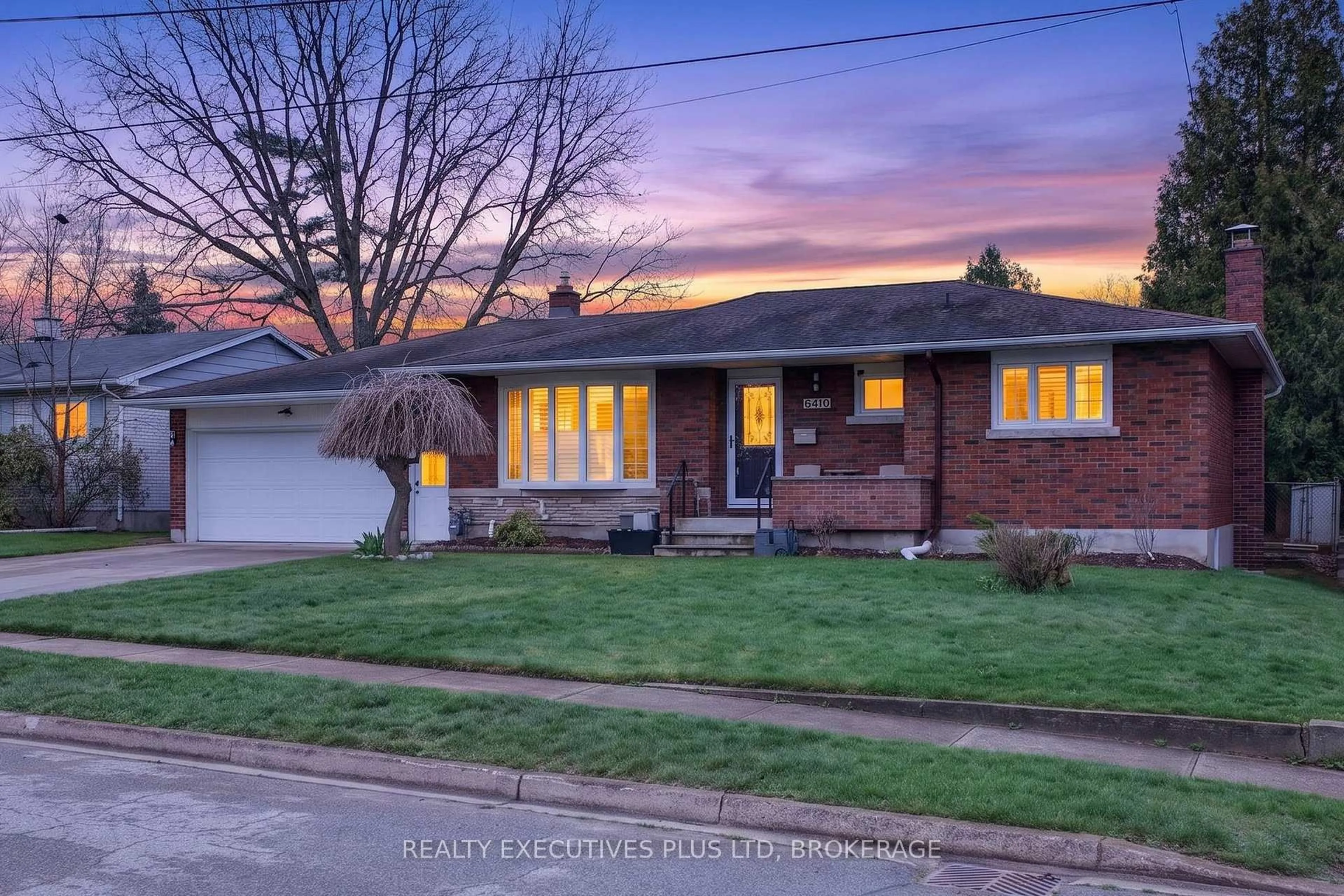 Home with brick exterior material, street for 6410 Sherwood Rd, Niagara Falls Ontario L2E 5M1