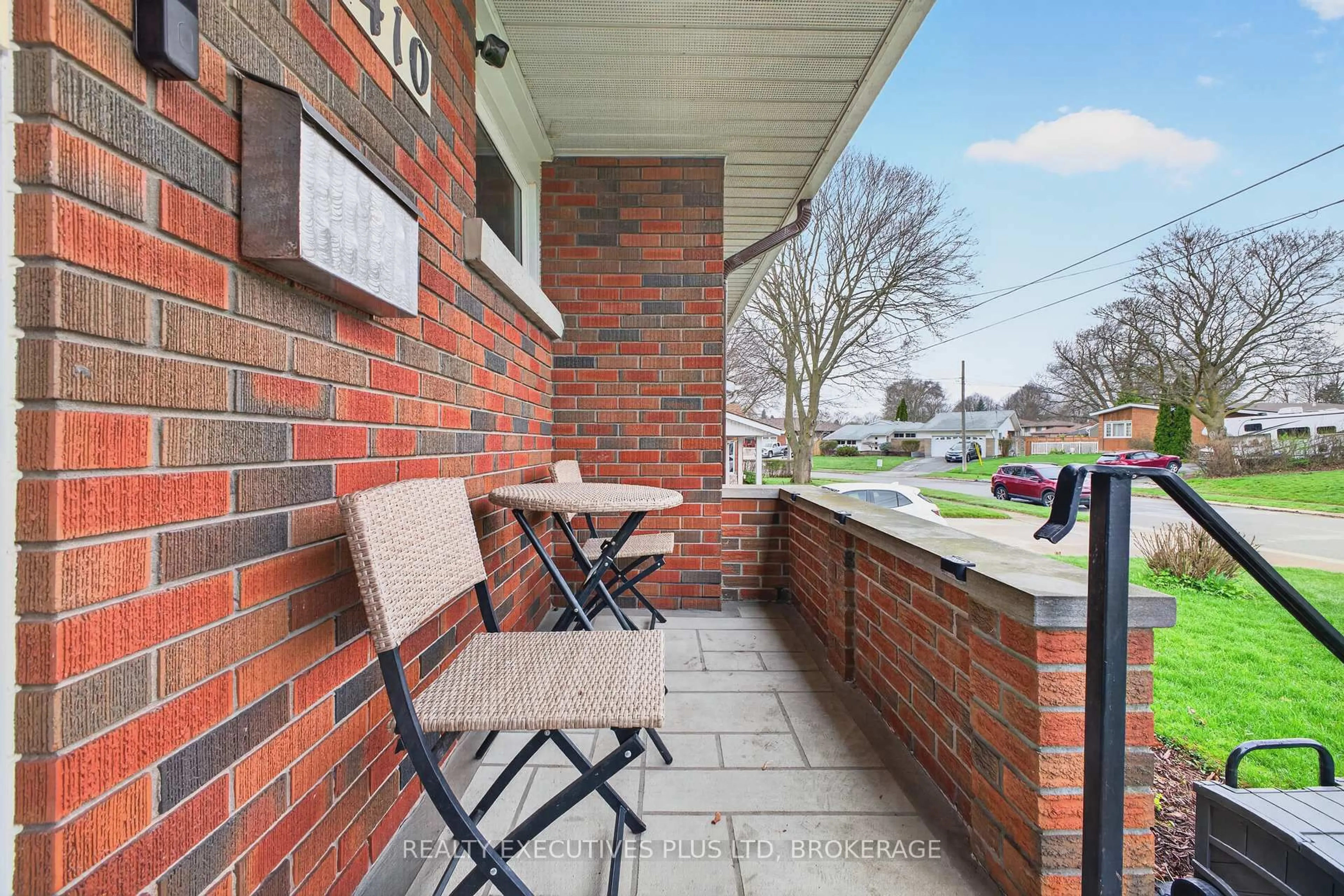 Patio, street for 6410 Sherwood Rd, Niagara Falls Ontario L2E 5M1