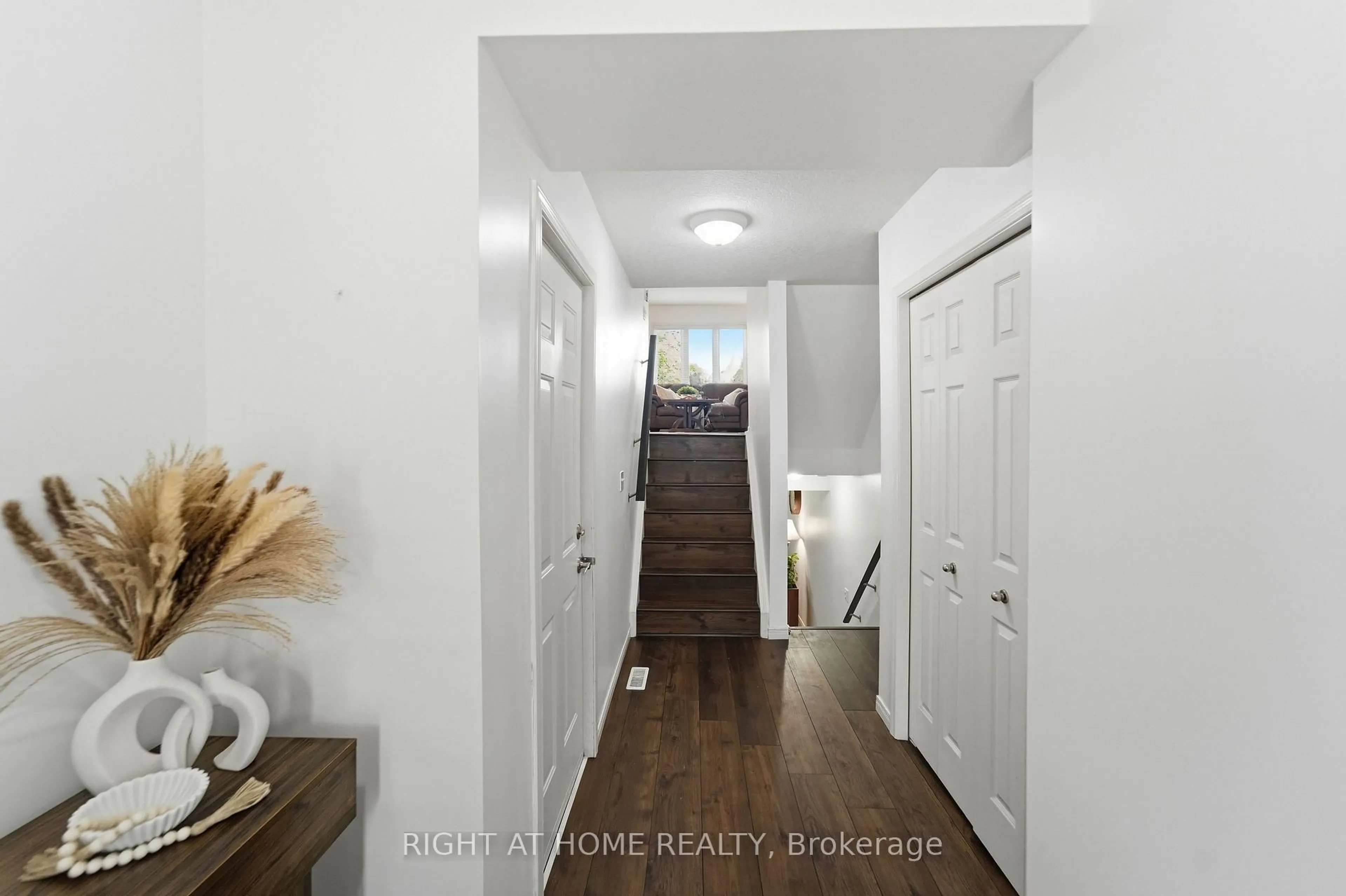 Indoor entryway for 582 Hyde Park Rd #7, London North Ontario N6H 3S1