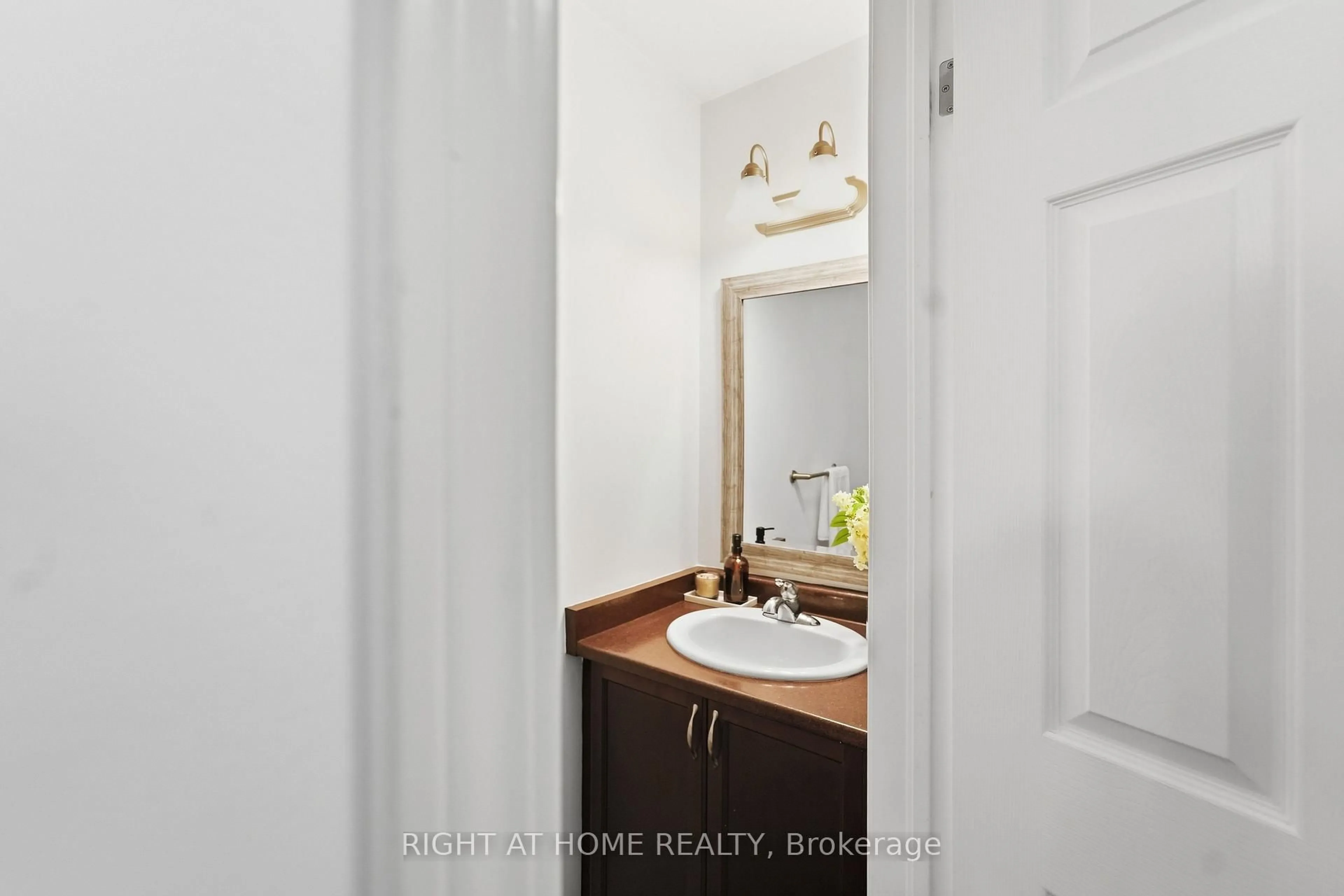 Standard bathroom, unknown for 582 Hyde Park Rd #7, London North Ontario N6H 3S1