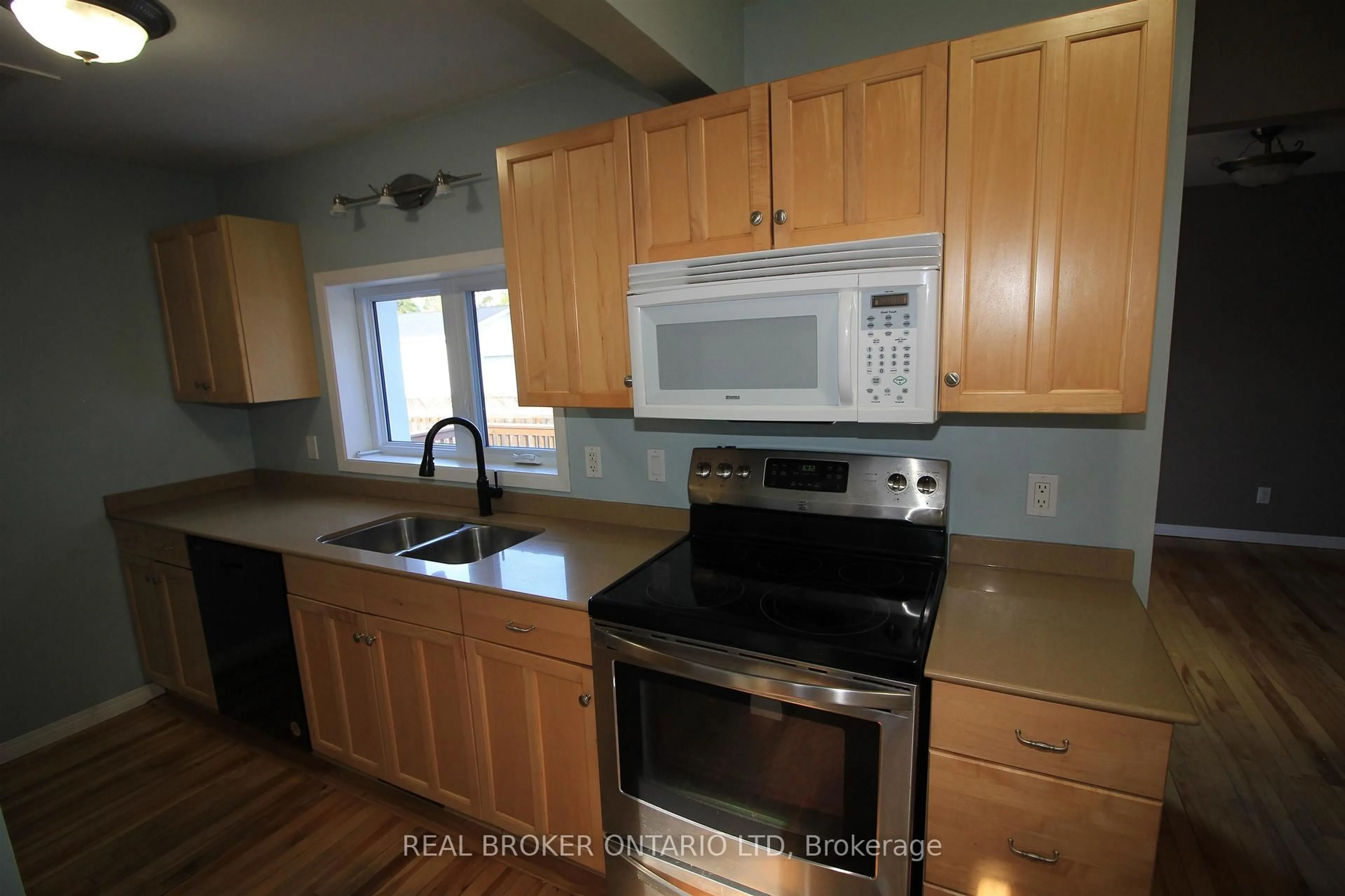 Standard kitchen, unknown for 368 Merrill St, Thunder Bay Ontario P7A 1E6