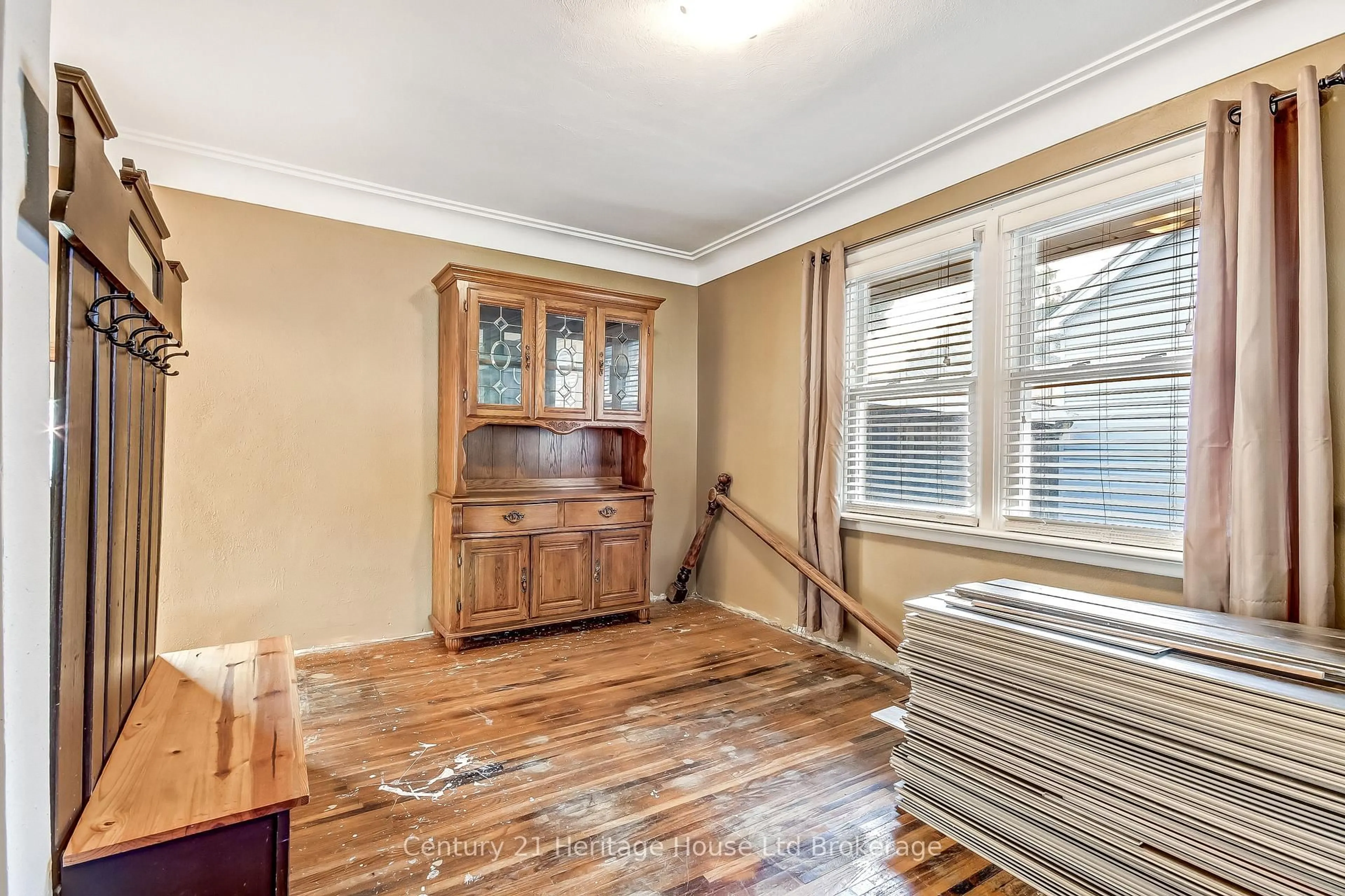 A pic of a room for 220 Clarke St, Woodstock Ontario N4S 7M7