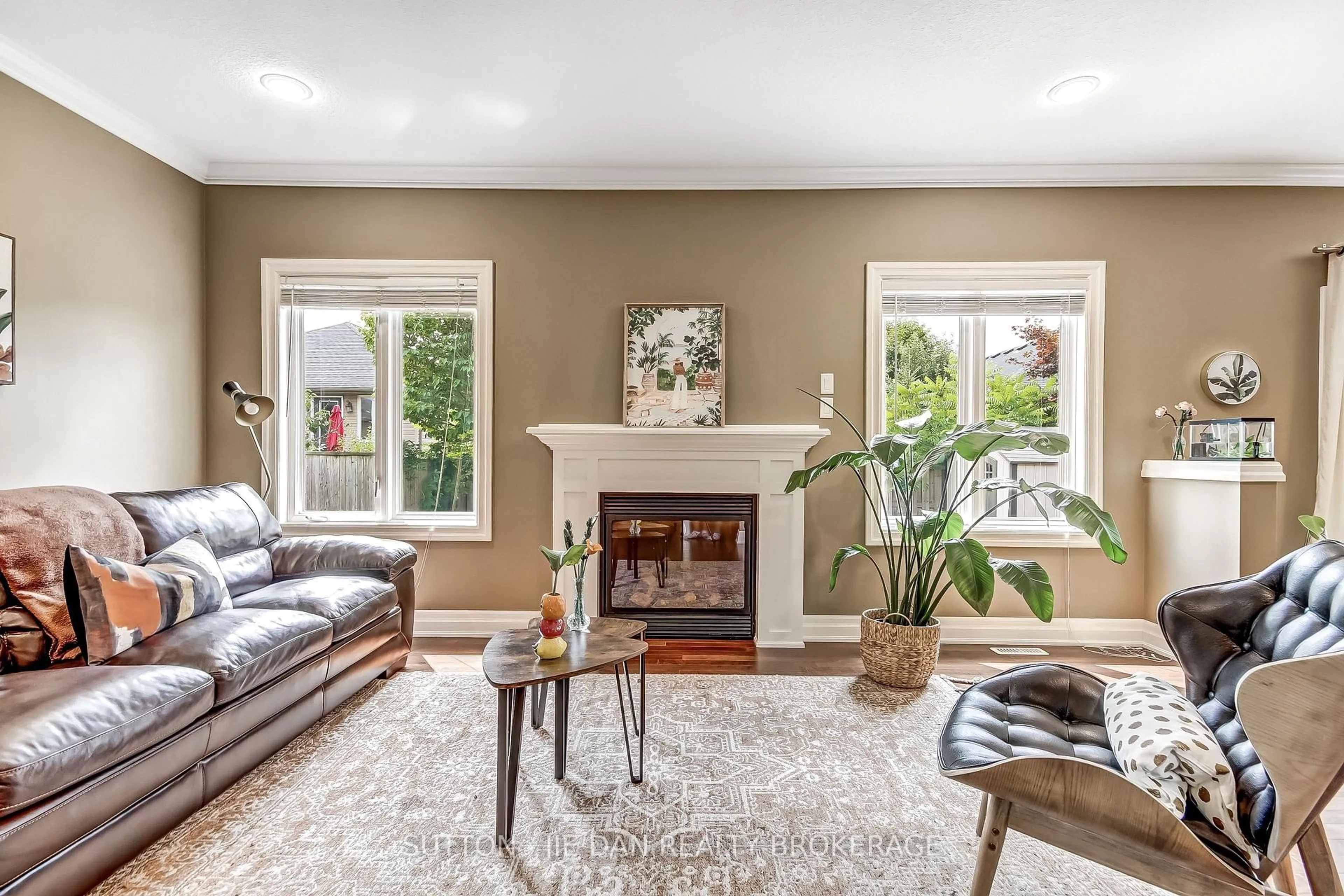 Living room with furniture, unknown for 1511 CORONATION Dr, London North Ontario N6G 5P6