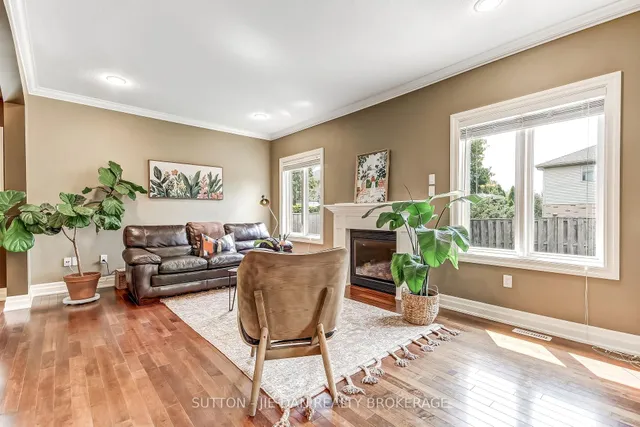 1511 CORONATION Dr, London North 5