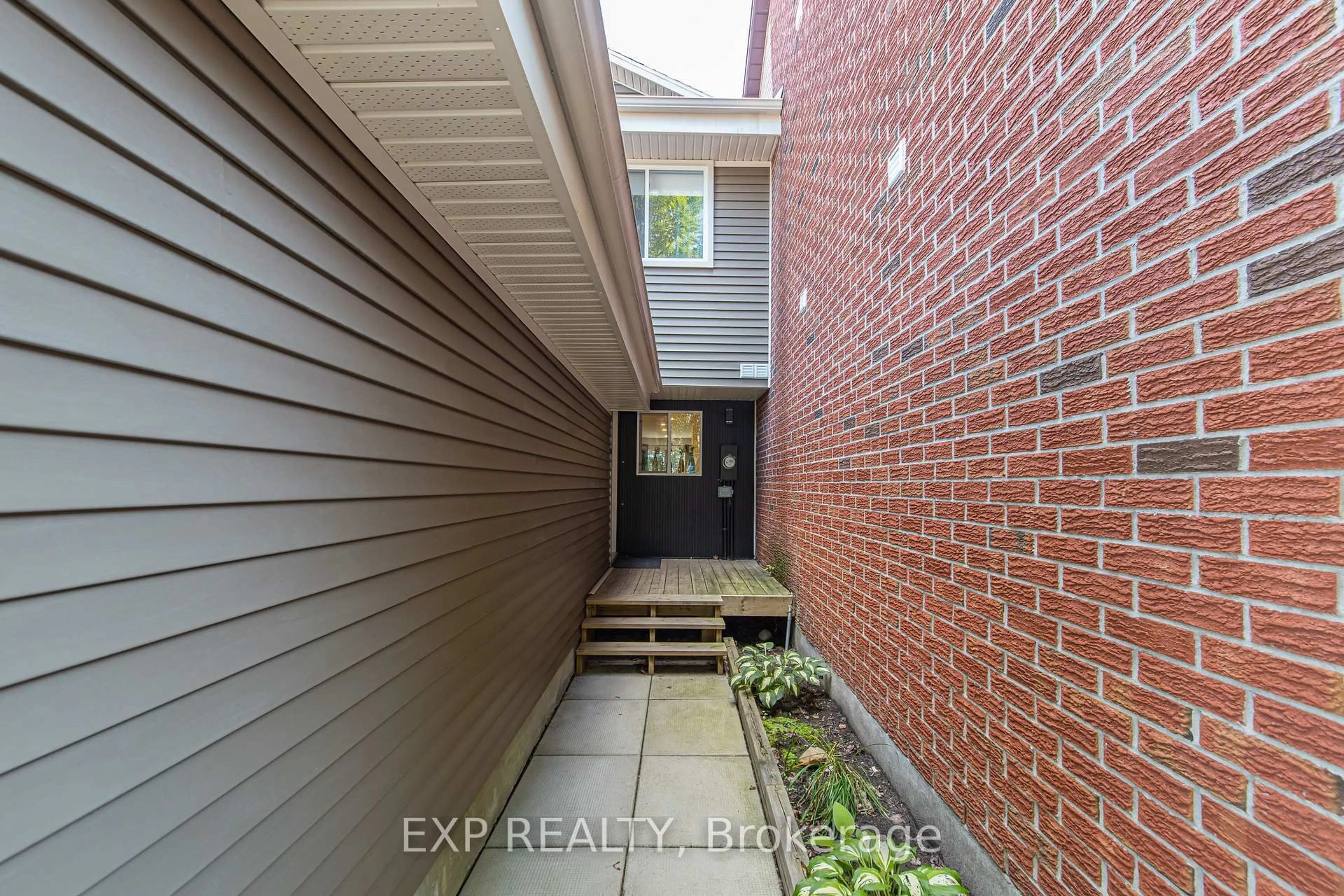 Unknown for 37 Dignard St, Russell Ontario K0A 1W0