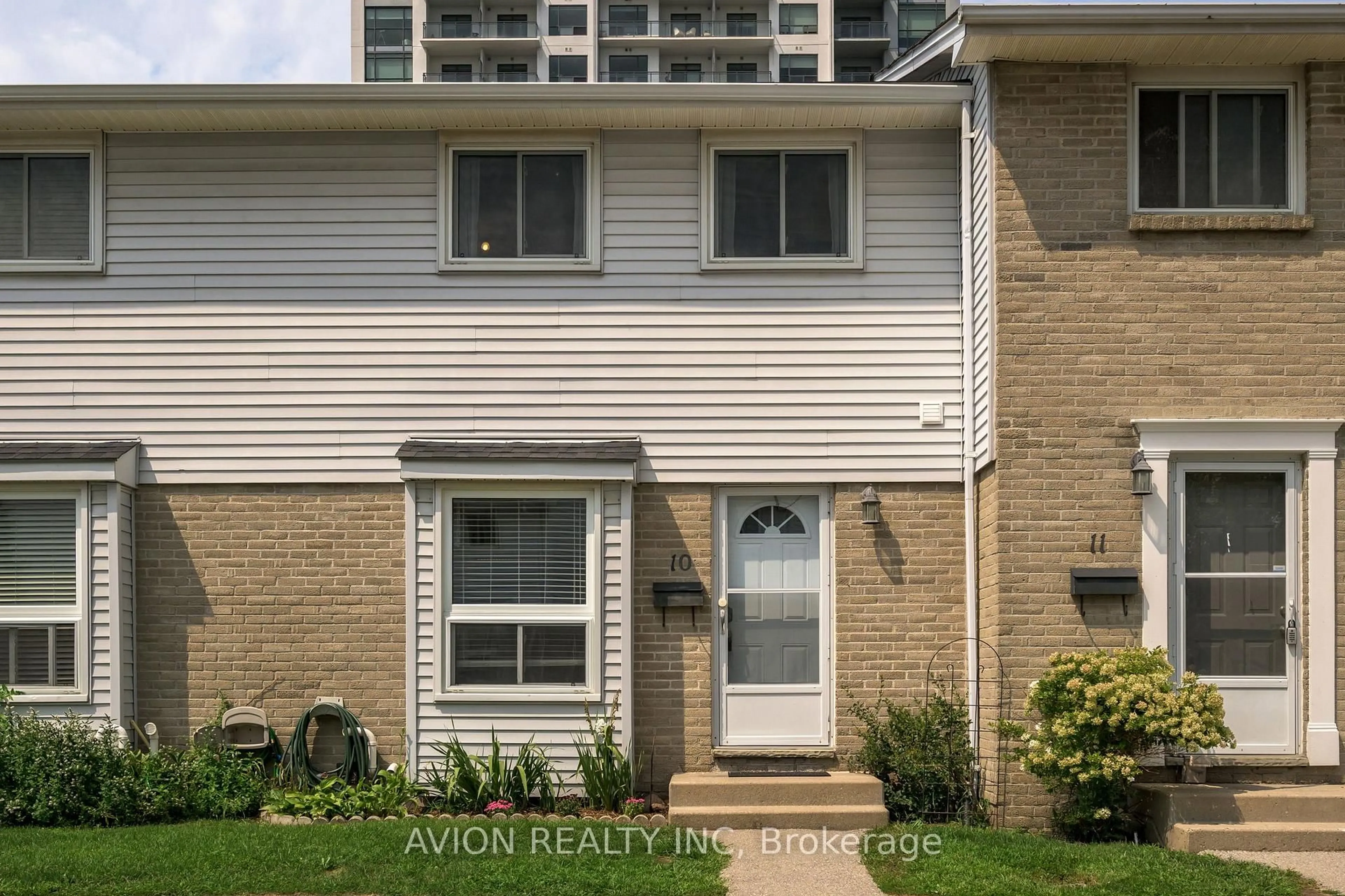 Home with vinyl exterior material, street for 1786 Attawandaron Rd #10, London North Ontario N6G 3N1