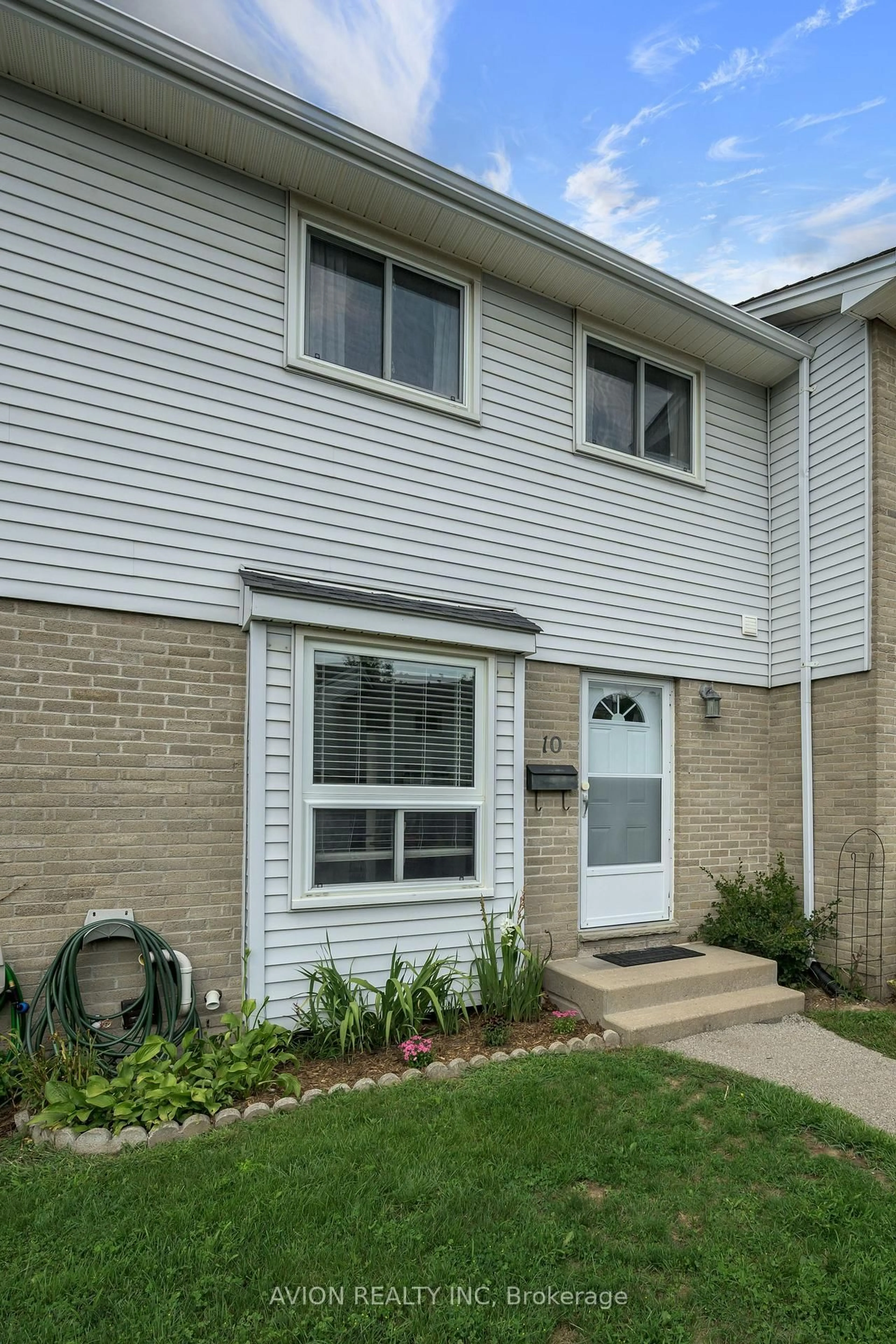 Home with vinyl exterior material, street for 1786 Attawandaron Rd #10, London North Ontario N6G 3N1