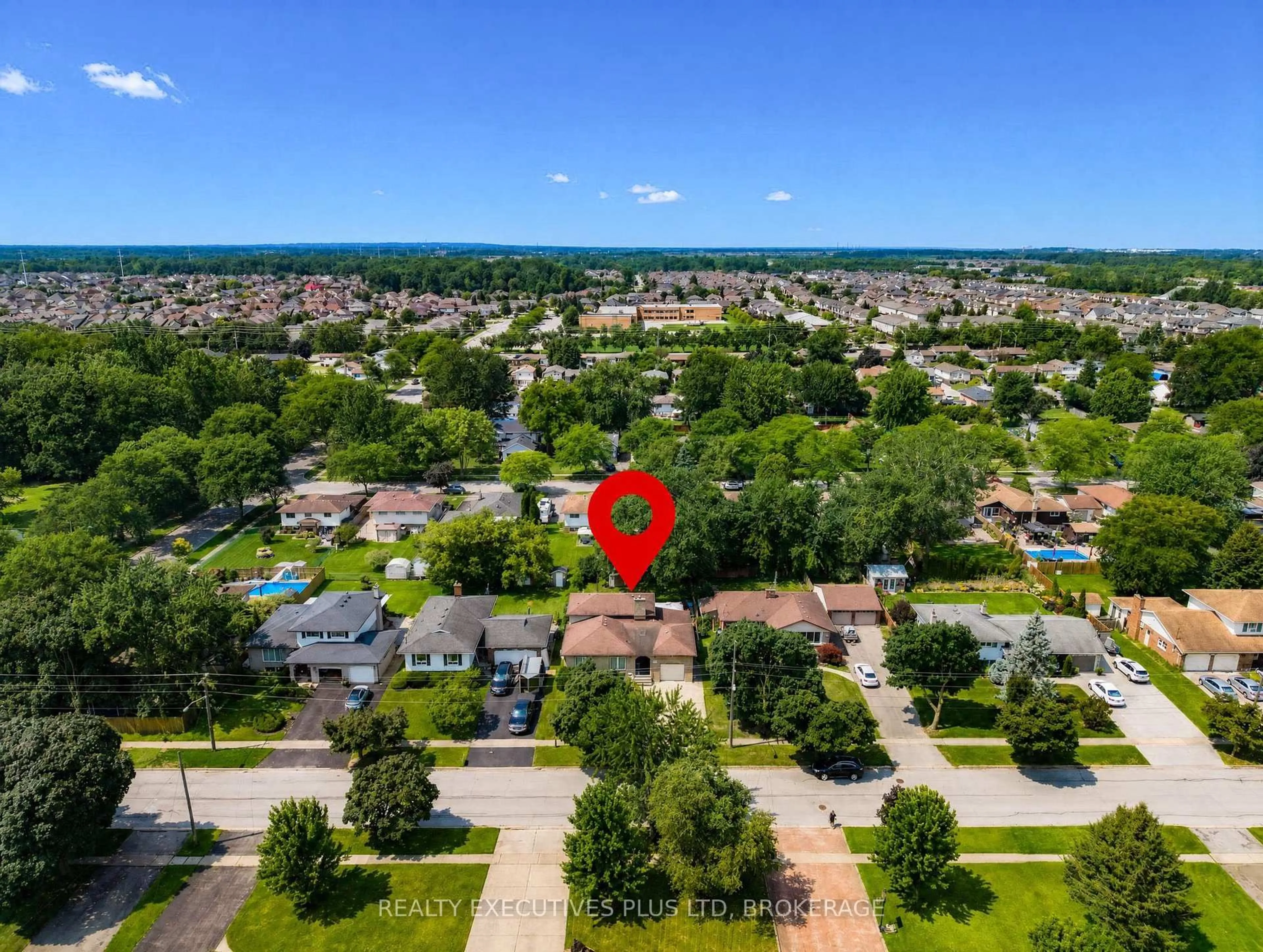 A pic from outside/outdoor area/front of a property/back of a property/a pic from drone, unknown for 6245 PITTON Rd, Niagara Falls Ontario L2H 1S2