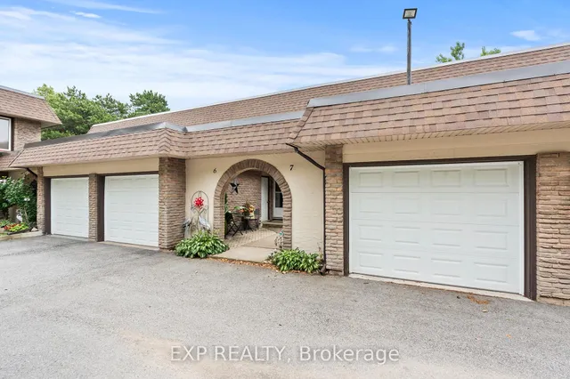 4230 Meadowvale Dr #7, Niagara Falls 2