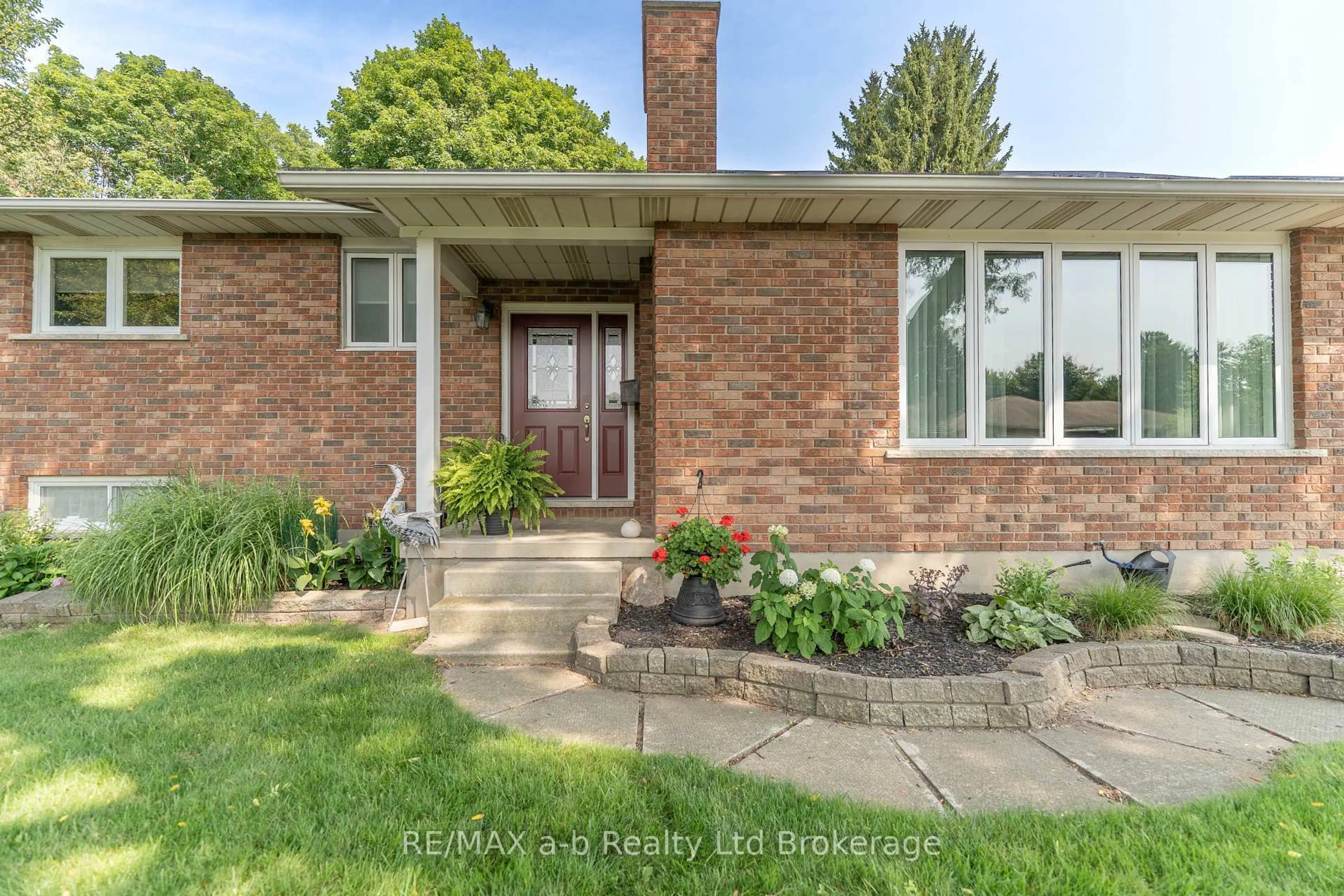 Home with brick exterior material, street for 34 Glenridge Rd, Tillsonburg Ontario N4G 4J7