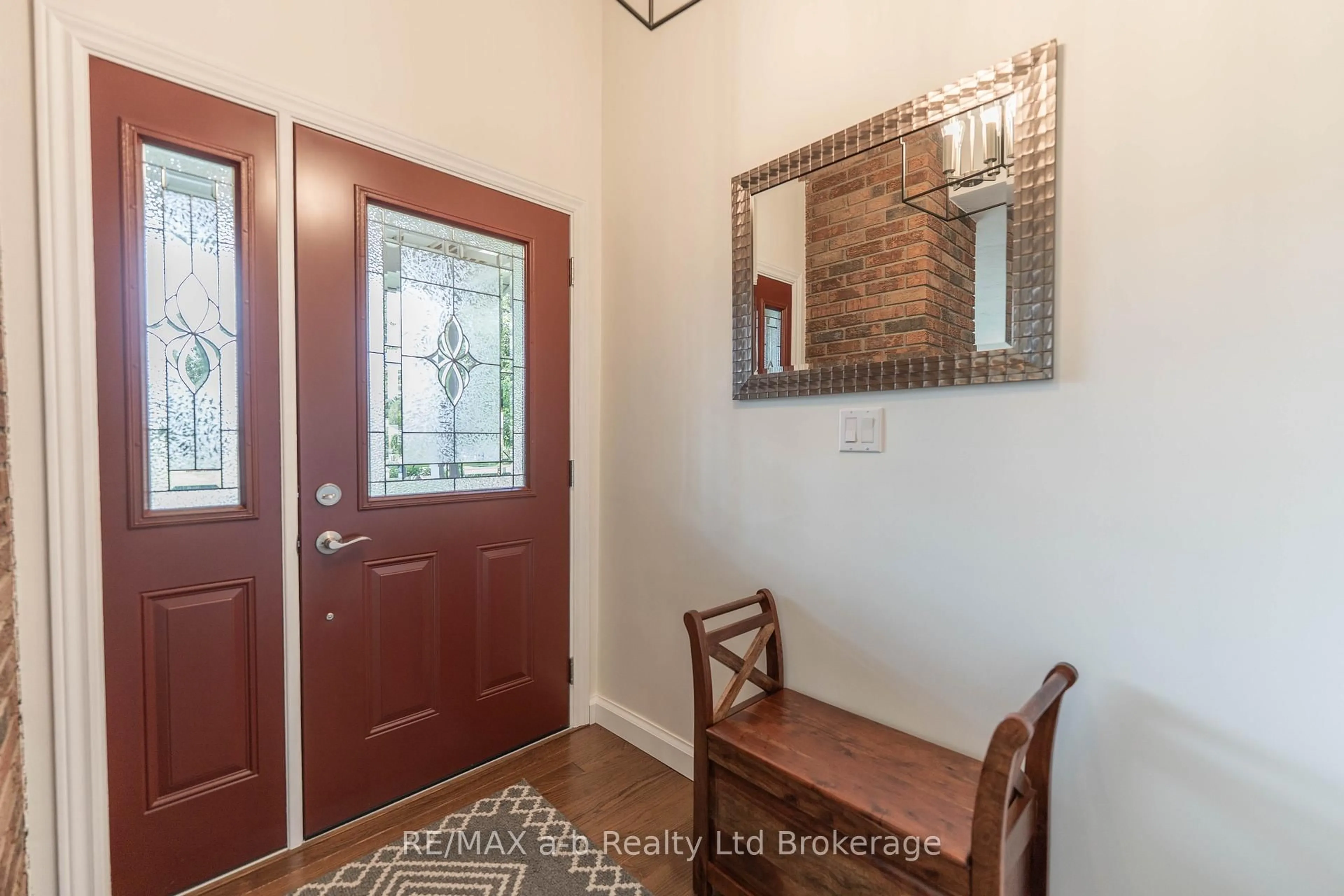 Indoor entryway for 34 Glenridge Rd, Tillsonburg Ontario N4G 4J7