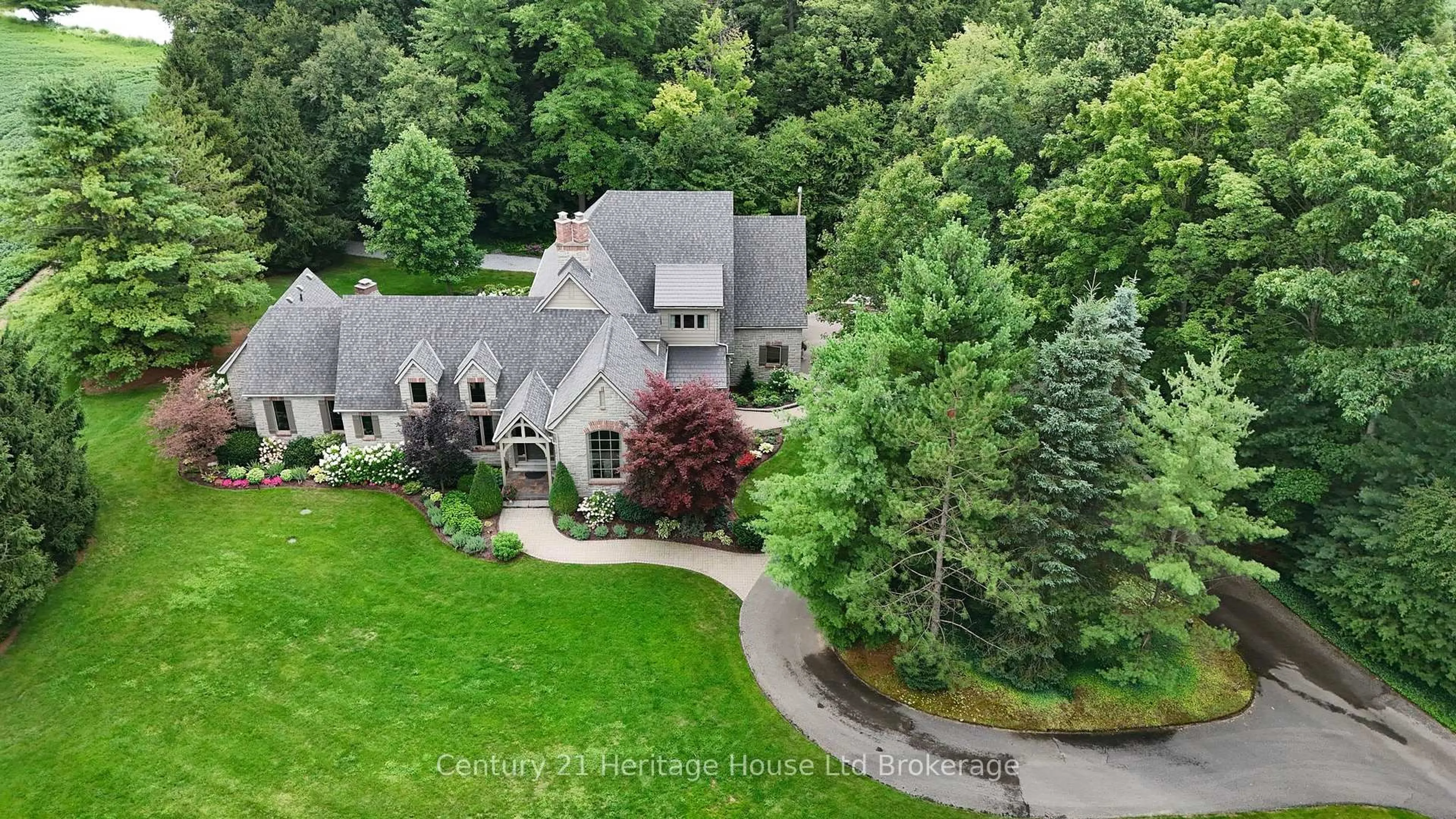 A pic from outside/outdoor area/front of a property/back of a property/a pic from drone, unknown for 264 Plowmans Line, Norfolk Ontario N4G 4G9