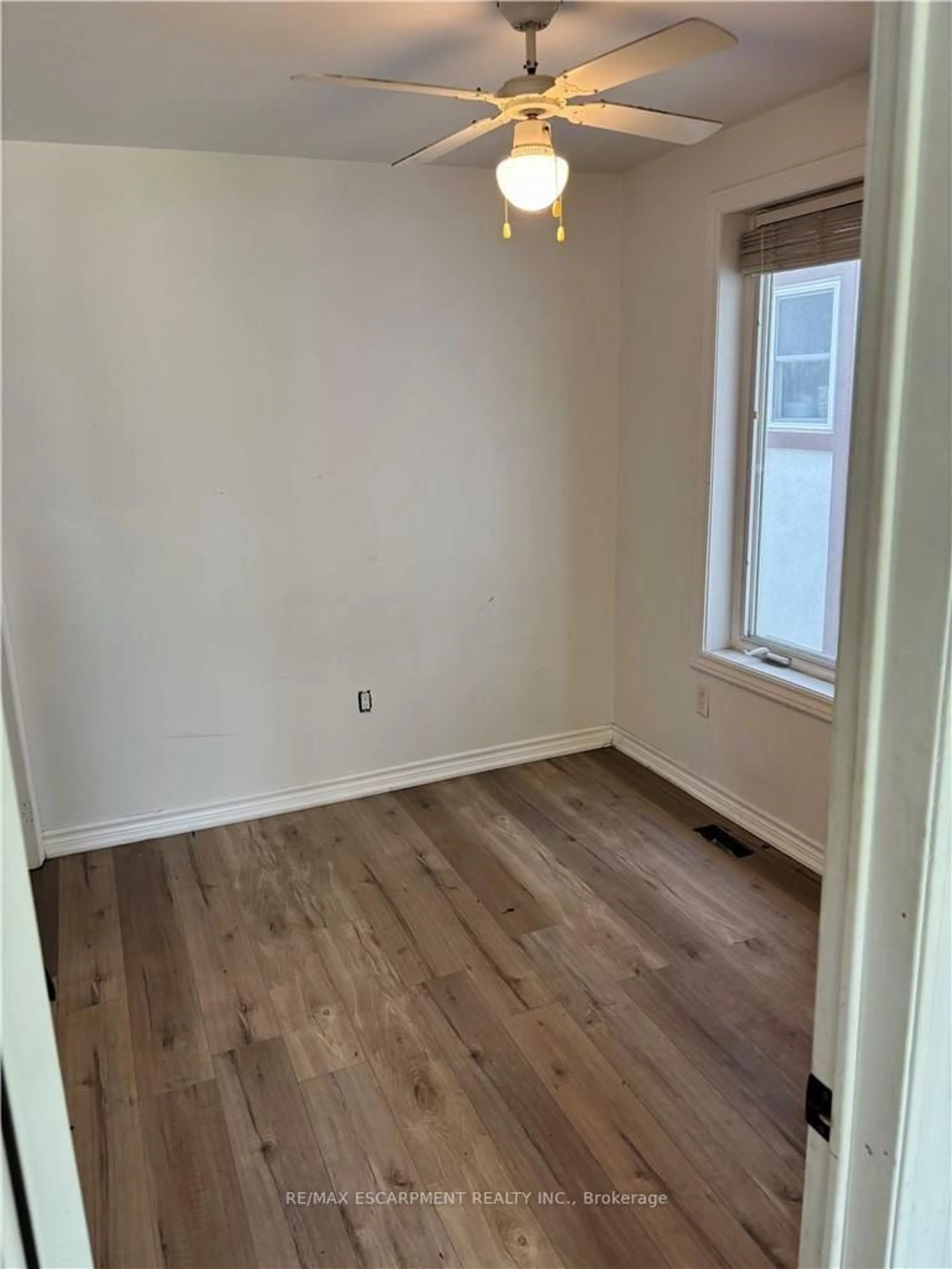 A pic of a room for 218 East 8th St, Hamilton Ontario L9A 3L8