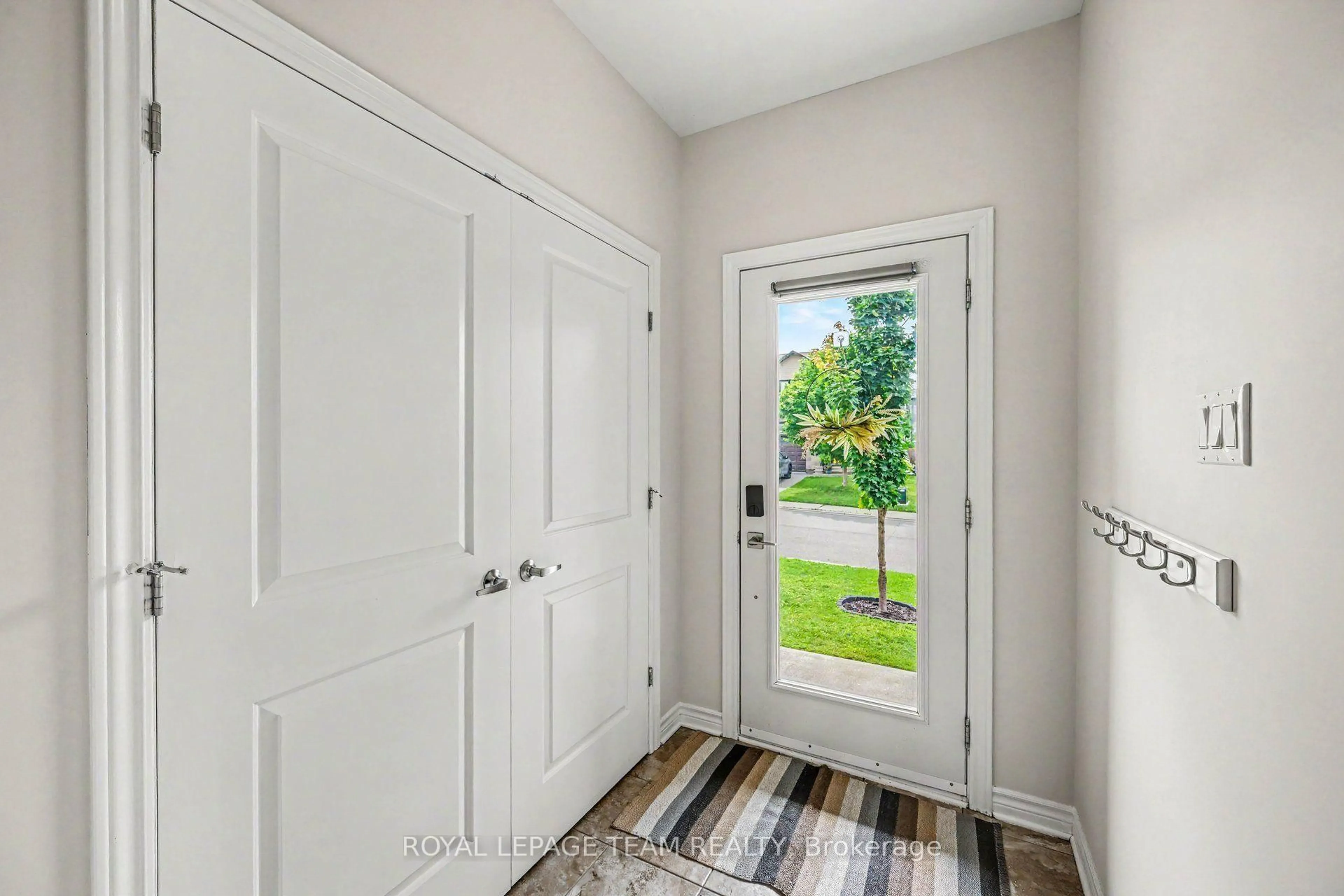 Indoor entryway for 227 King St, Carleton Place Ontario K7C 0G9