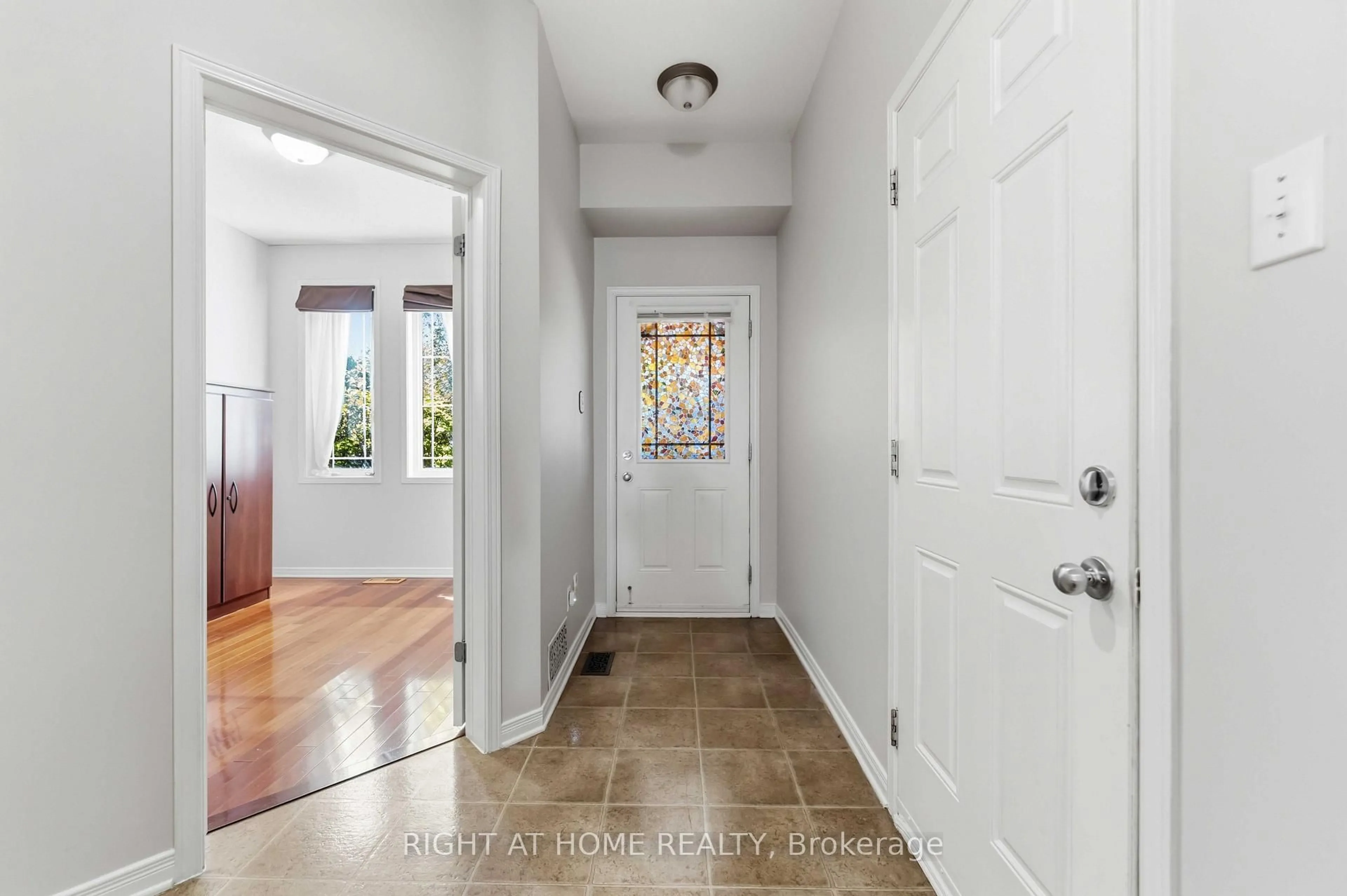 Indoor entryway for 259 Sorento St, Ottawa Ontario K2J 0B4