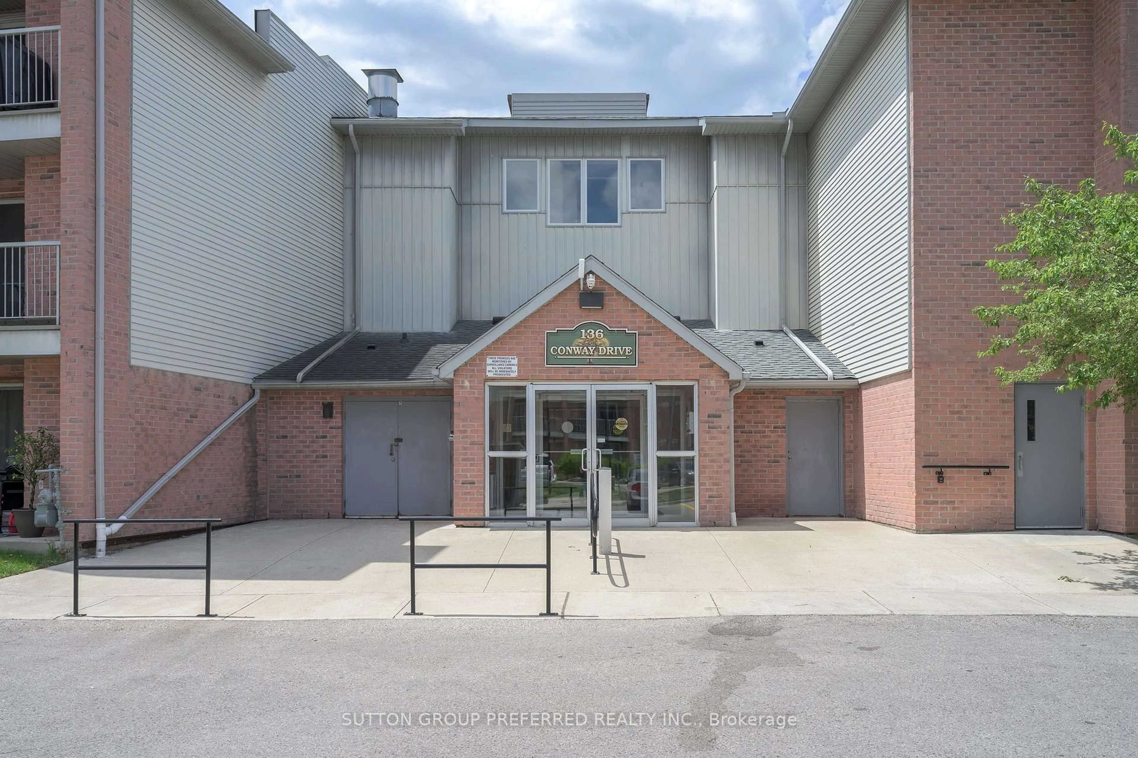 Indoor foyer for 136 Conway Dr #52, London South Ontario N6E 3N1
