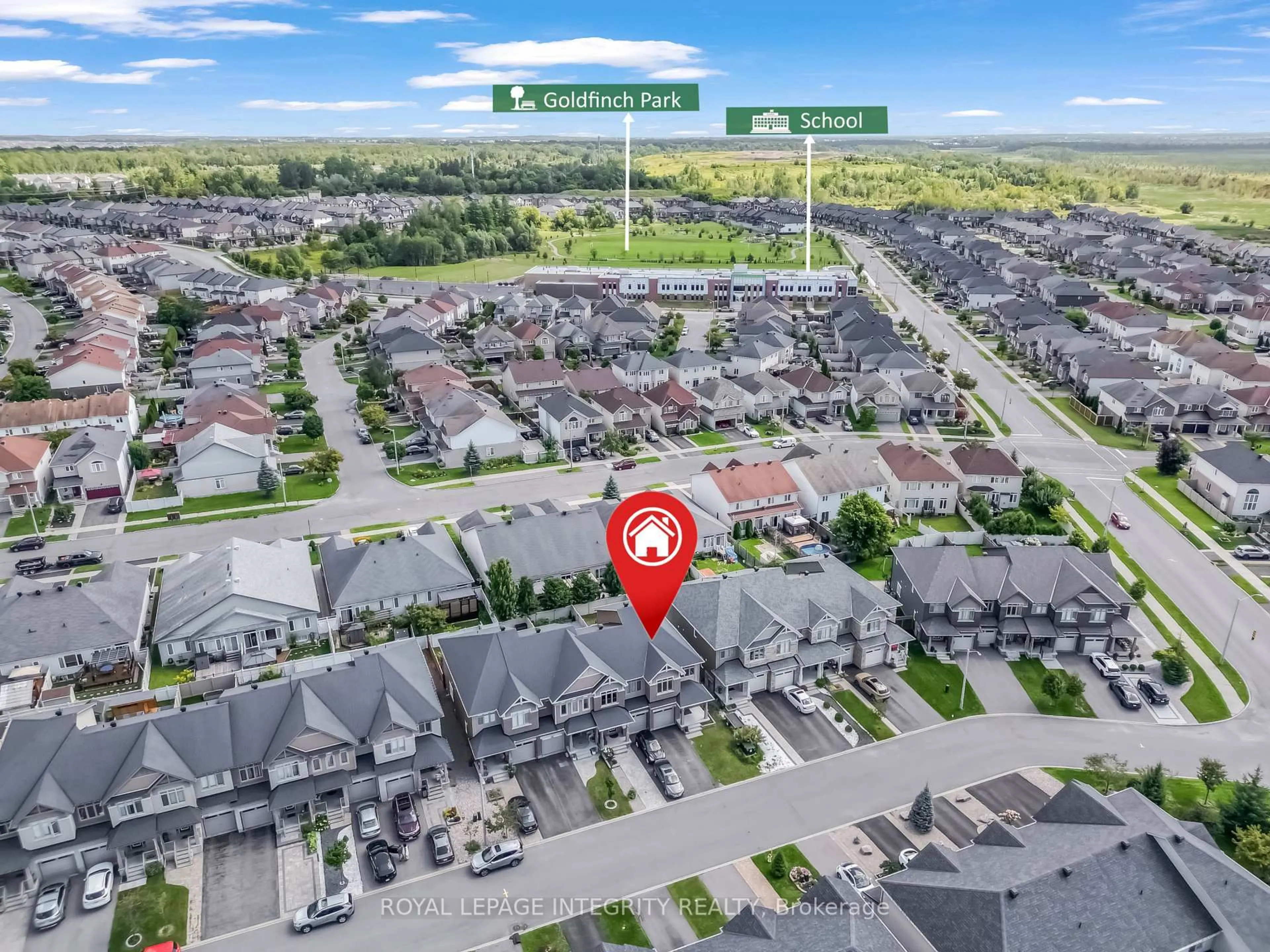 A pic from outside/outdoor area/front of a property/back of a property/a pic from drone, street for 216 Gossamer St, Ottawa Ontario K1C 7G4