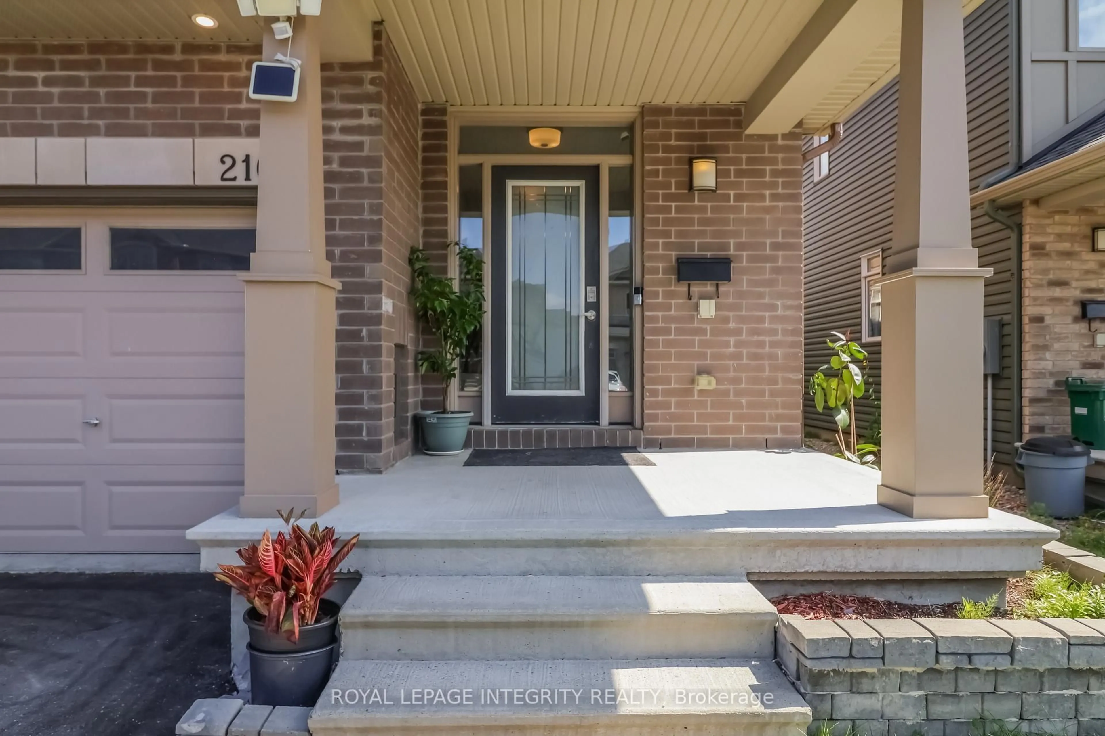 Unknown for 216 Gossamer St, Ottawa Ontario K1C 7G4