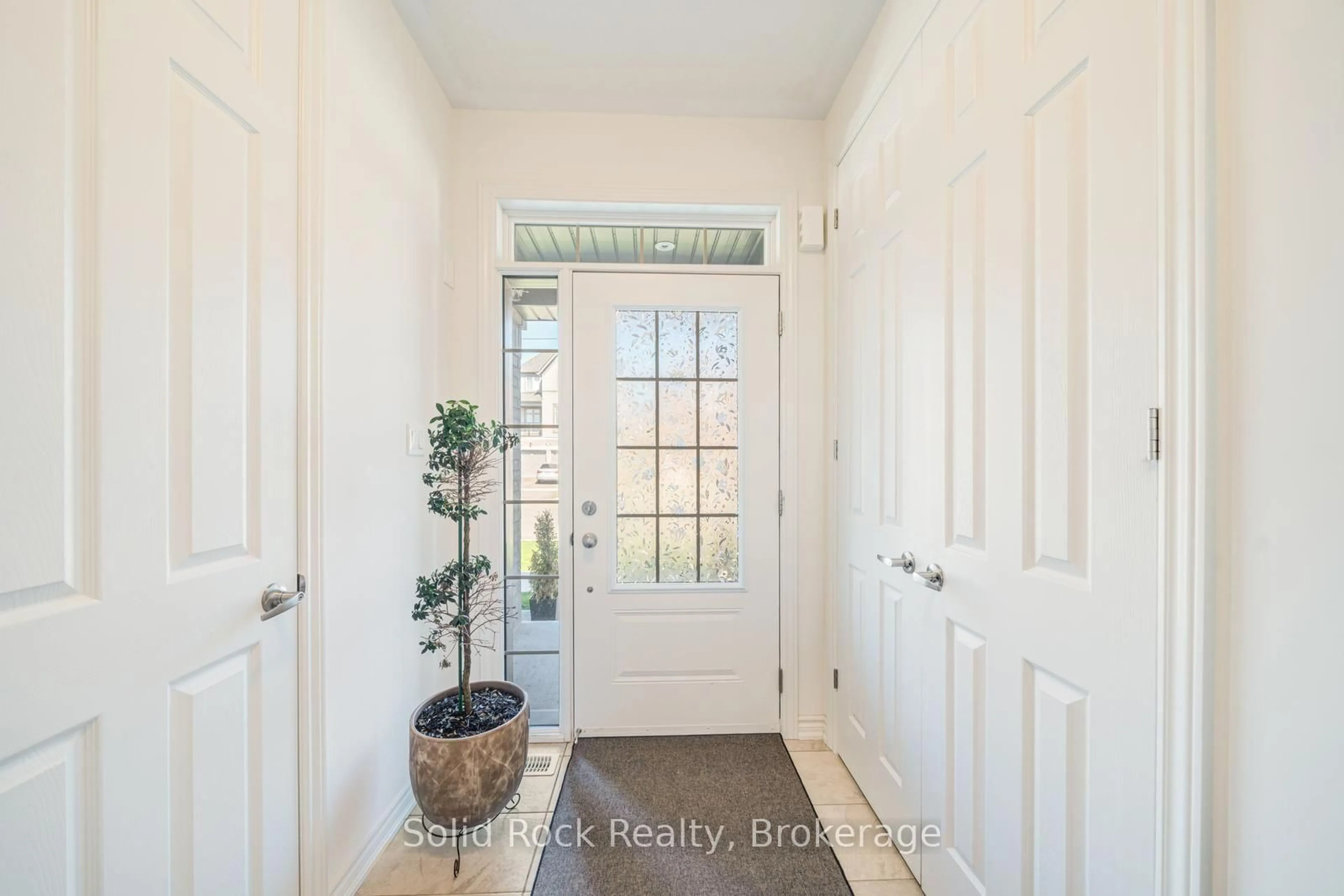 Indoor entryway for 415 Trevor St, Cobourg Ontario K9A 4J6