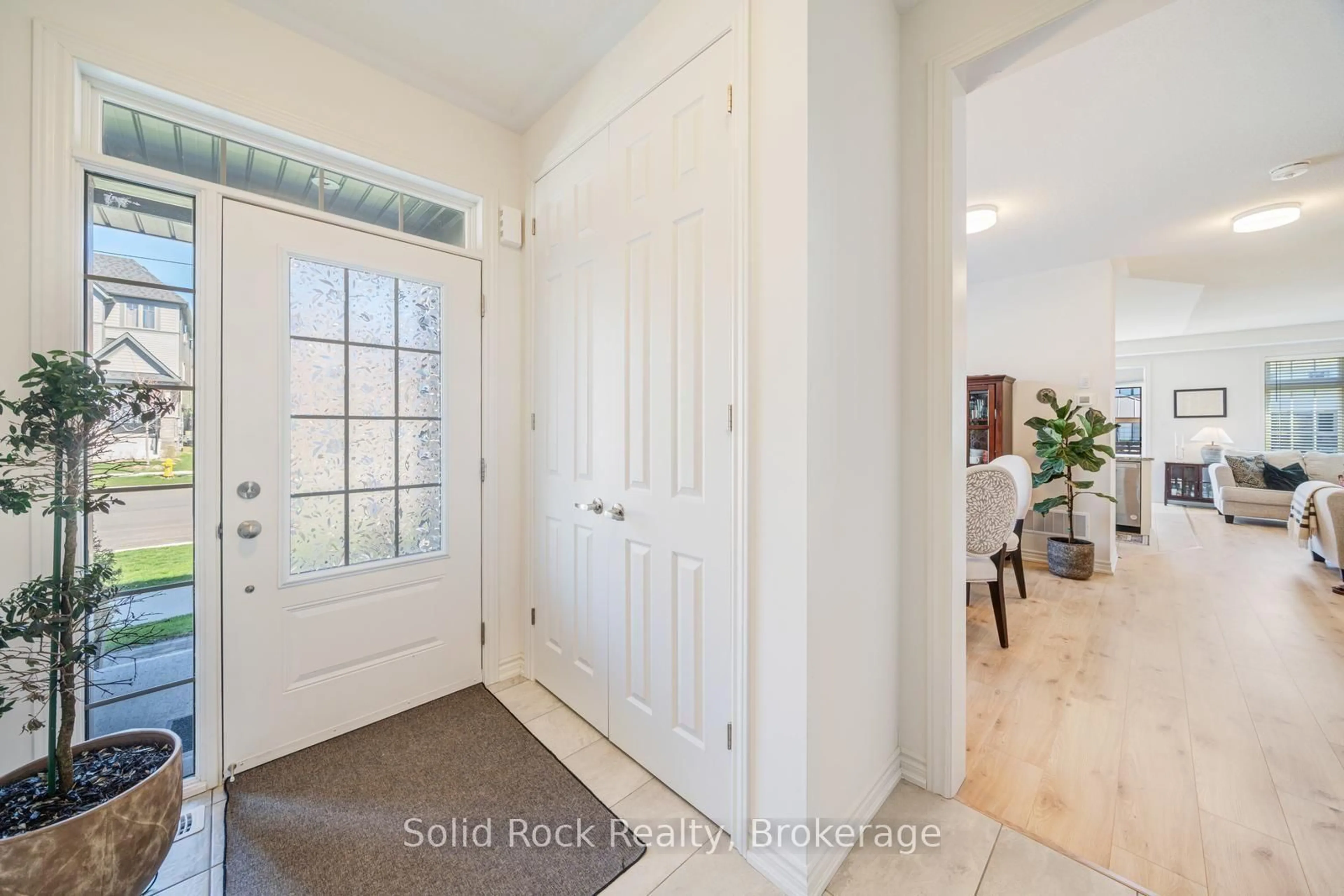 Indoor entryway for 415 Trevor St, Cobourg Ontario K9A 4J6