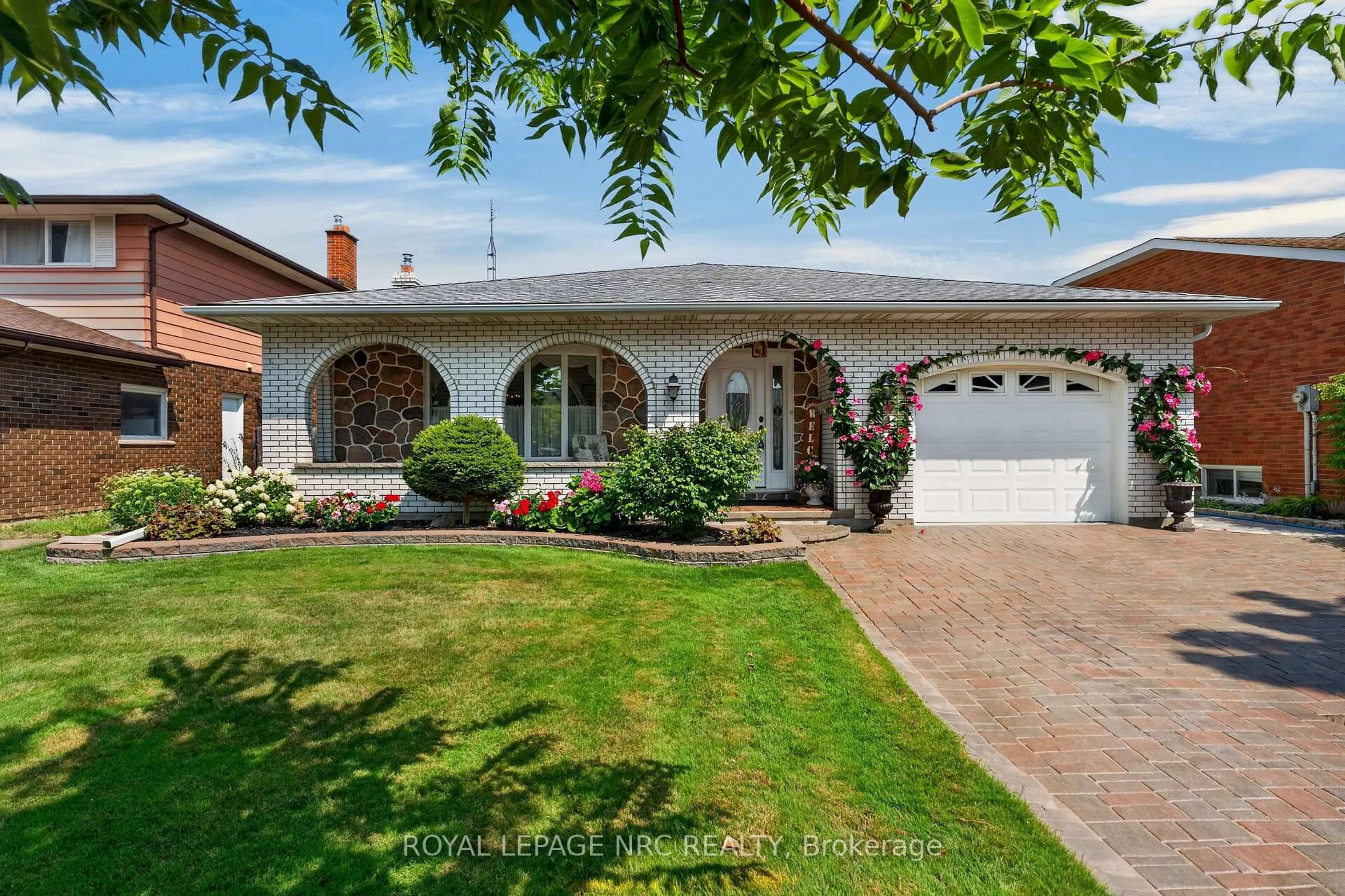 Home with brick exterior material, street for 43 Brimley Cres, St. Catharines Ontario L2M 7A8