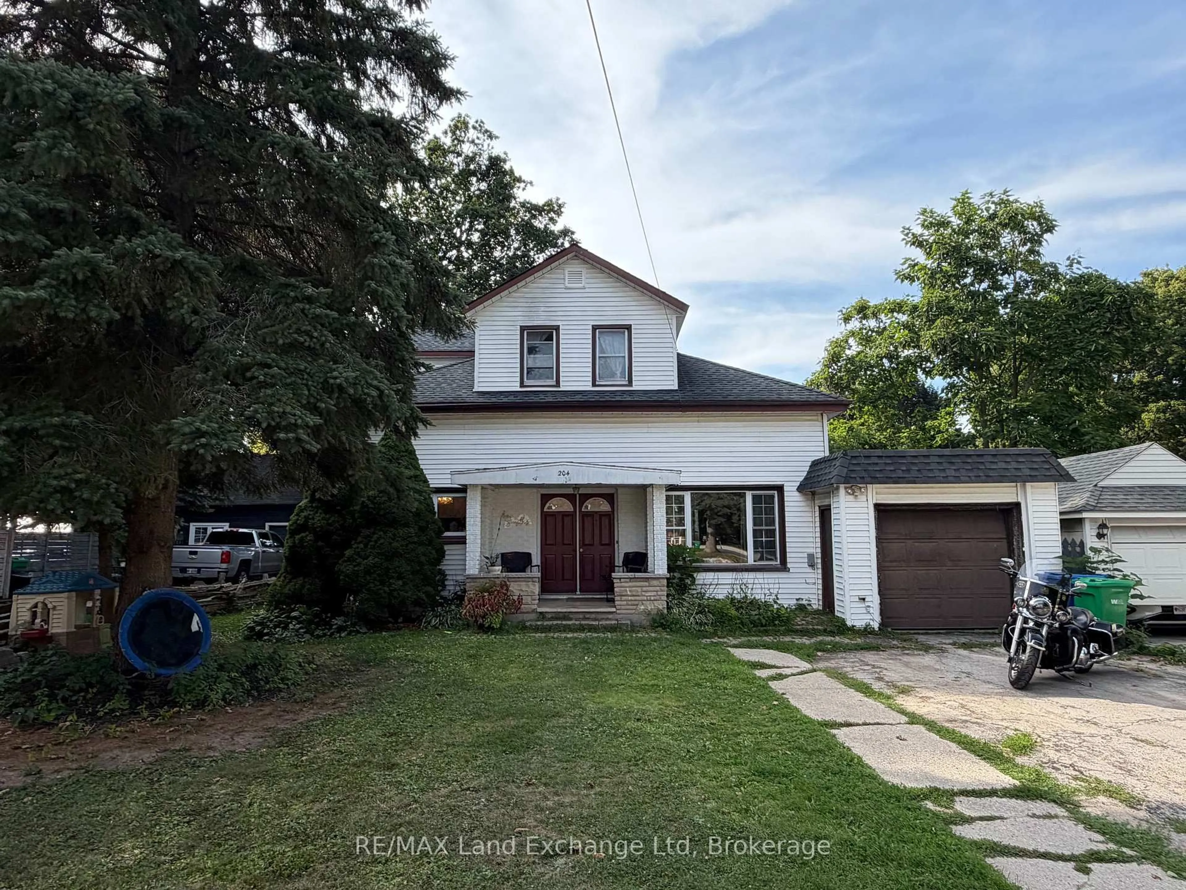 A pic from outside/outdoor area/front of a property/back of a property/a pic from drone, street for 204 Minnie St, North Huron Ontario N0G 2W0
