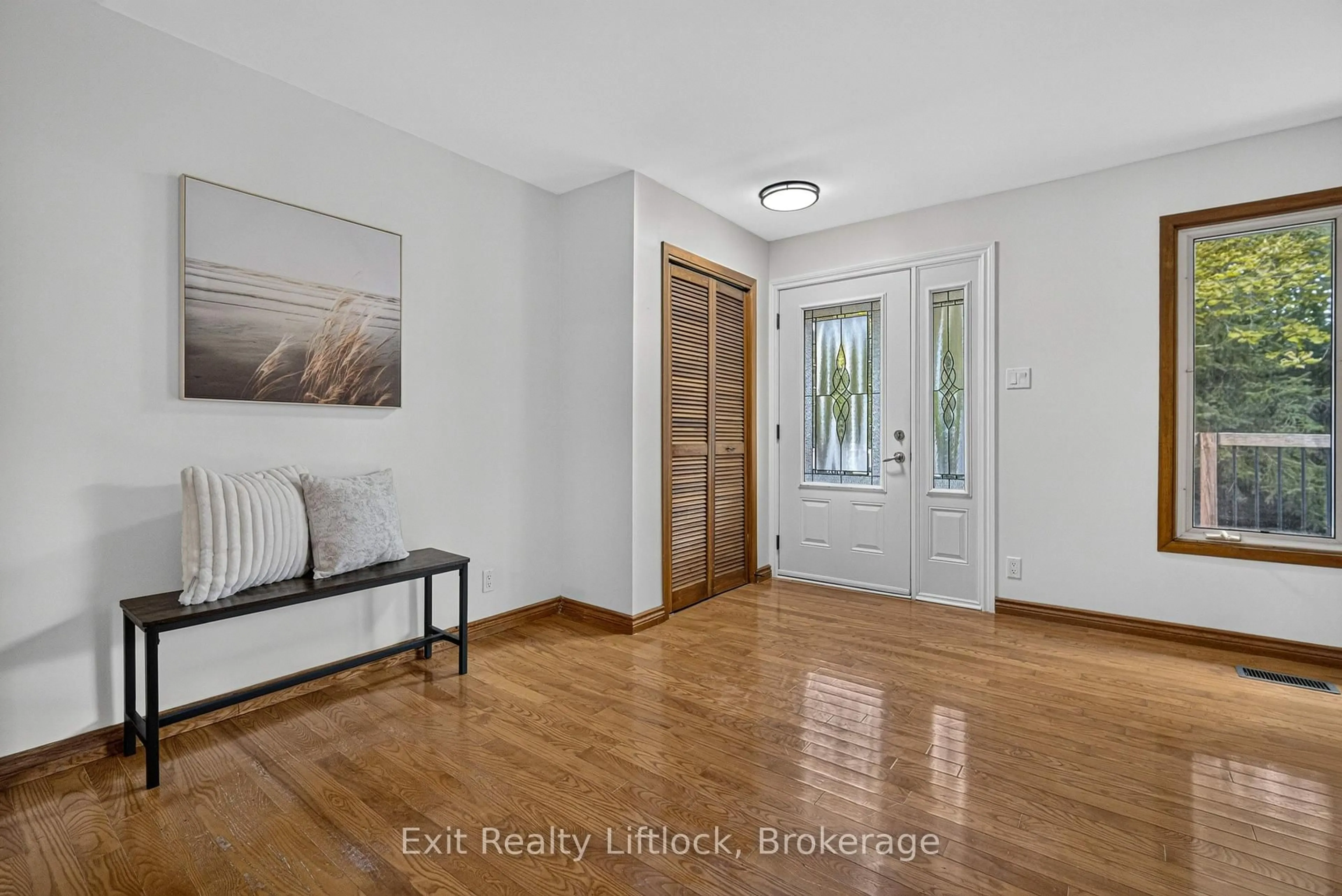 Indoor entryway for 3 Basswood St, Kawartha Lakes Ontario K0L 2W0