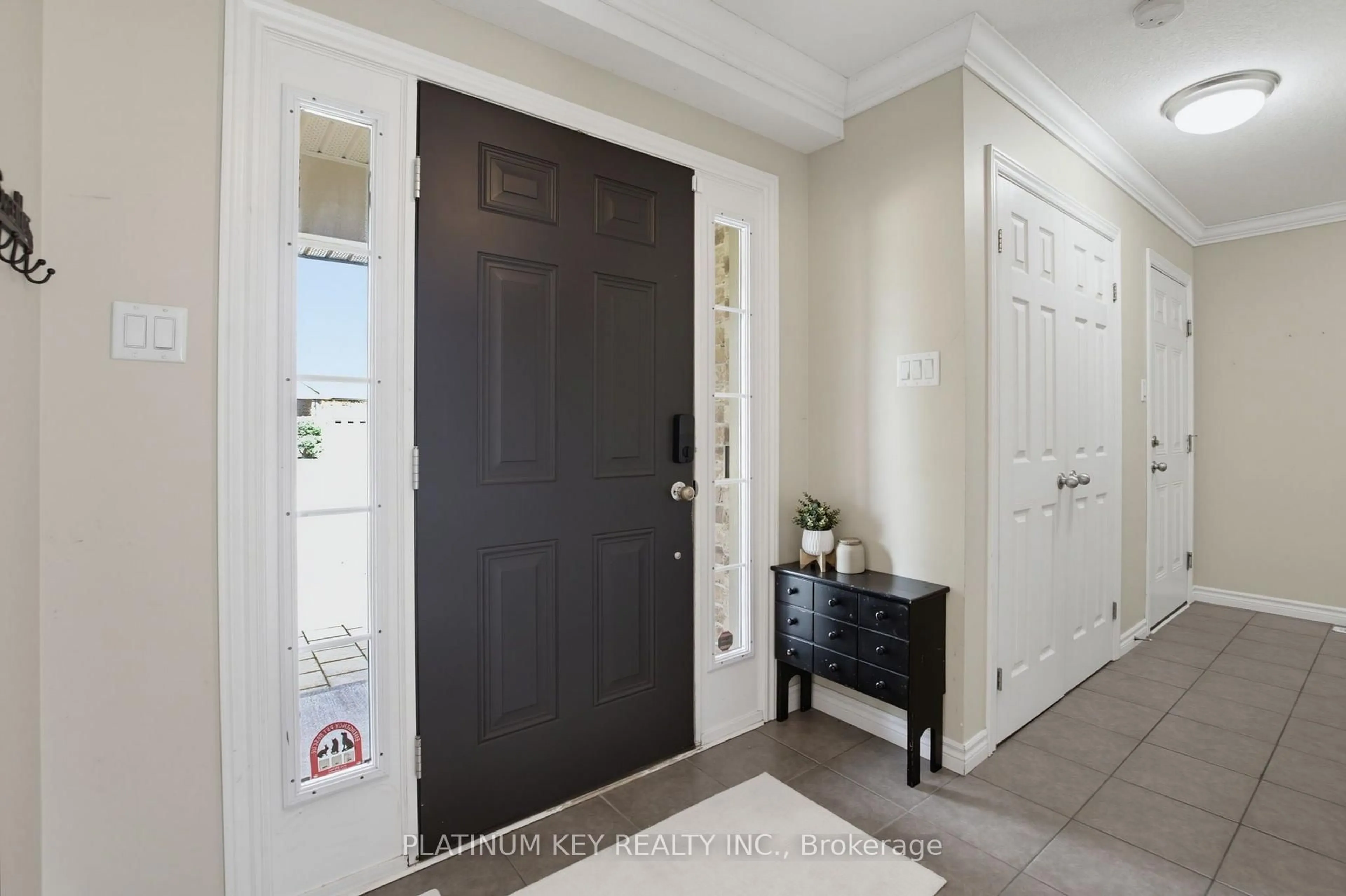 Indoor entryway for 114 Jenna Dr, Strathroy-Caradoc Ontario N7G 0A4