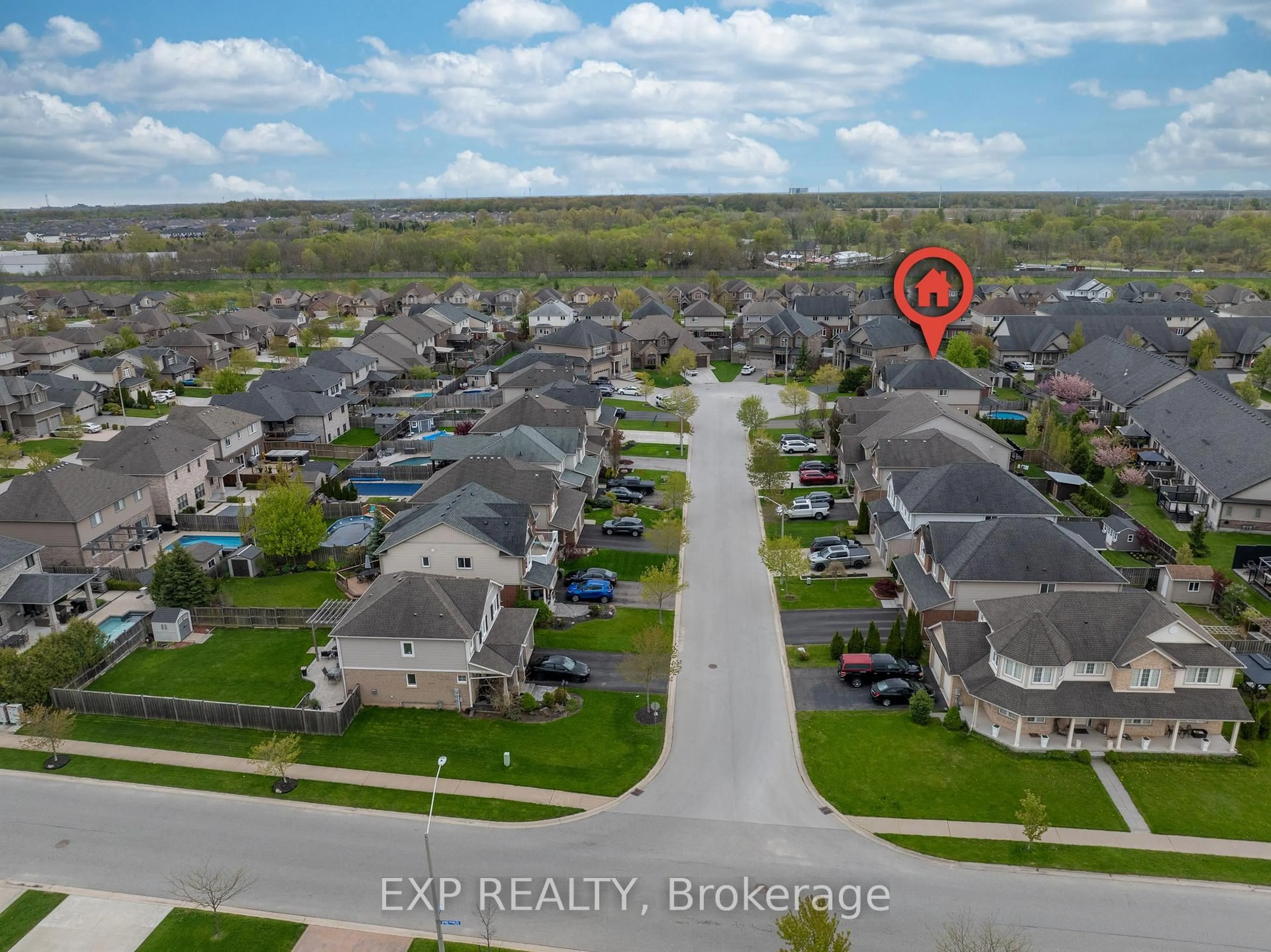 A pic from outside/outdoor area/front of a property/back of a property/a pic from drone, street for 5783 Jake Cres, Niagara Falls Ontario L2H 0G3