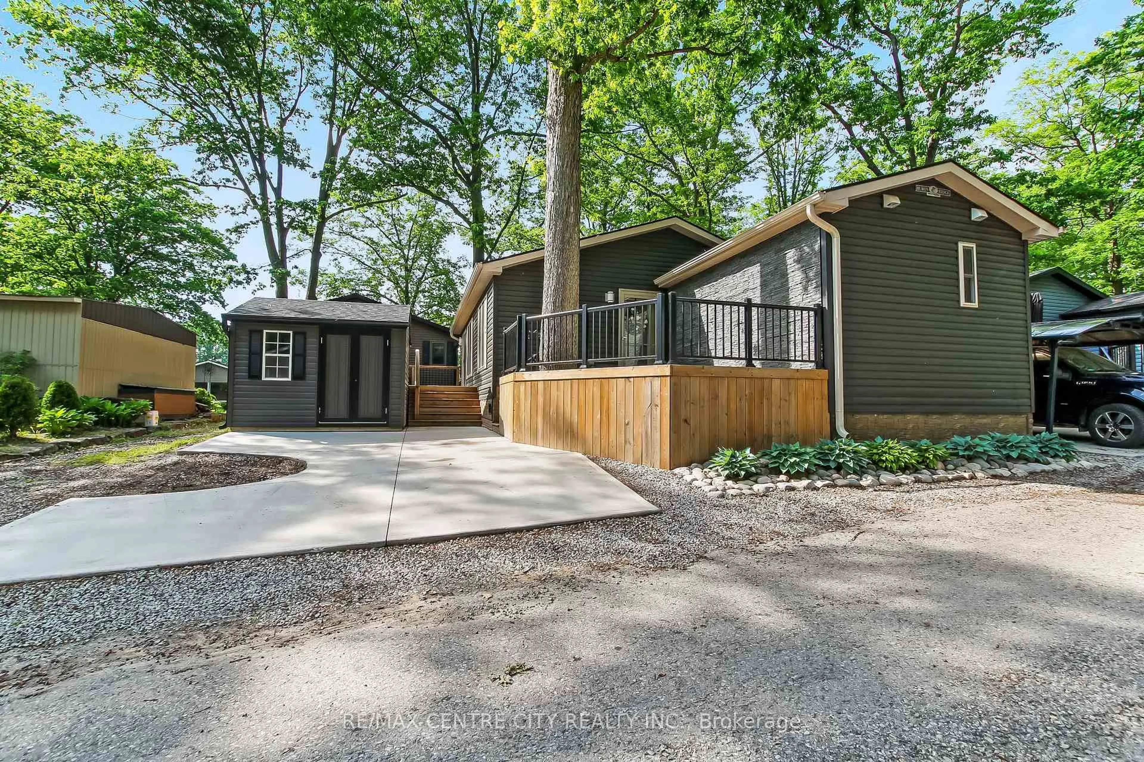 Home with vinyl exterior material, unknown for 22790 Amiens Rd #30, Middlesex Centre Ontario N0L 1R0