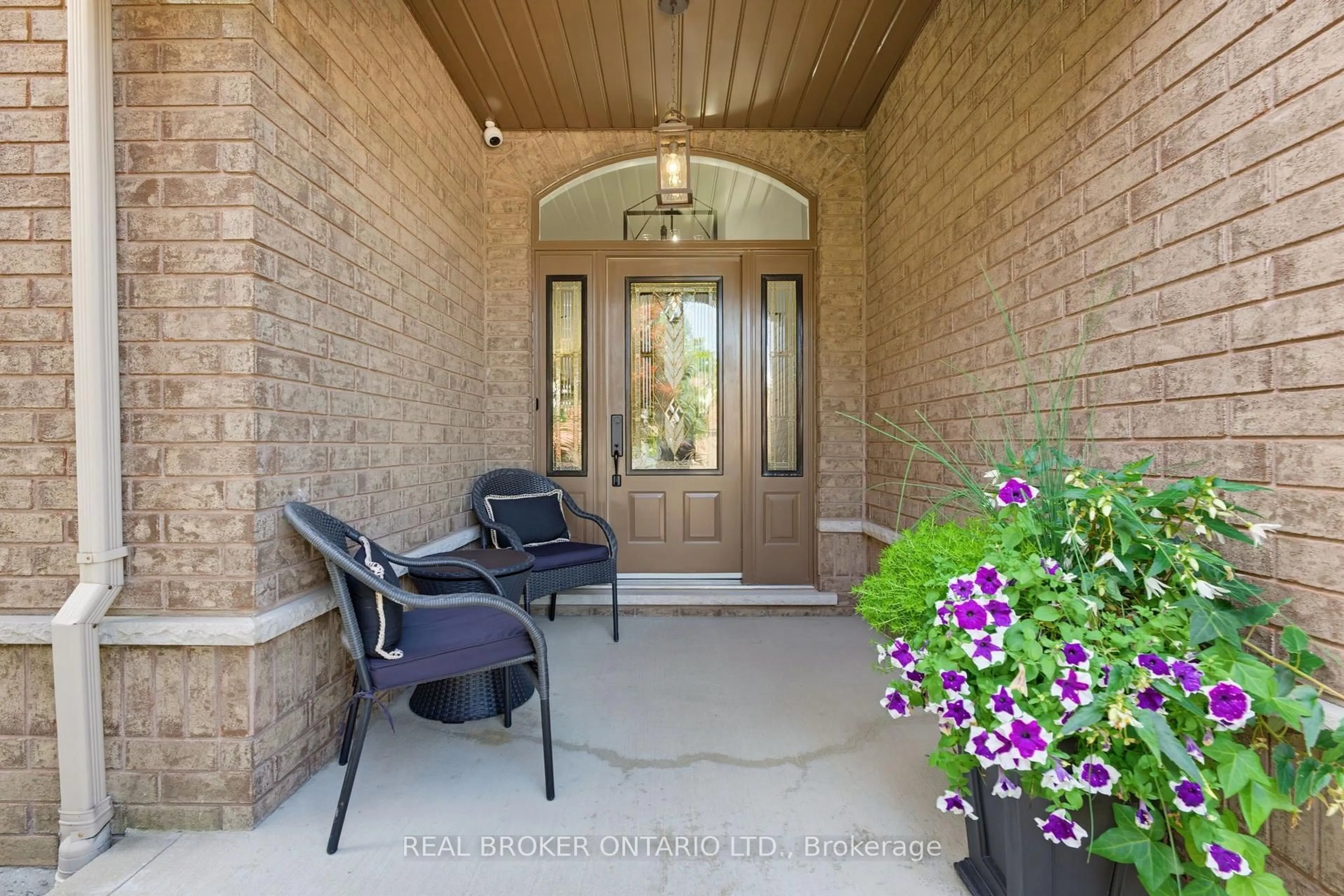 Indoor entryway for 64 Carmichael Cres, Brantford Ontario N3R 8A9