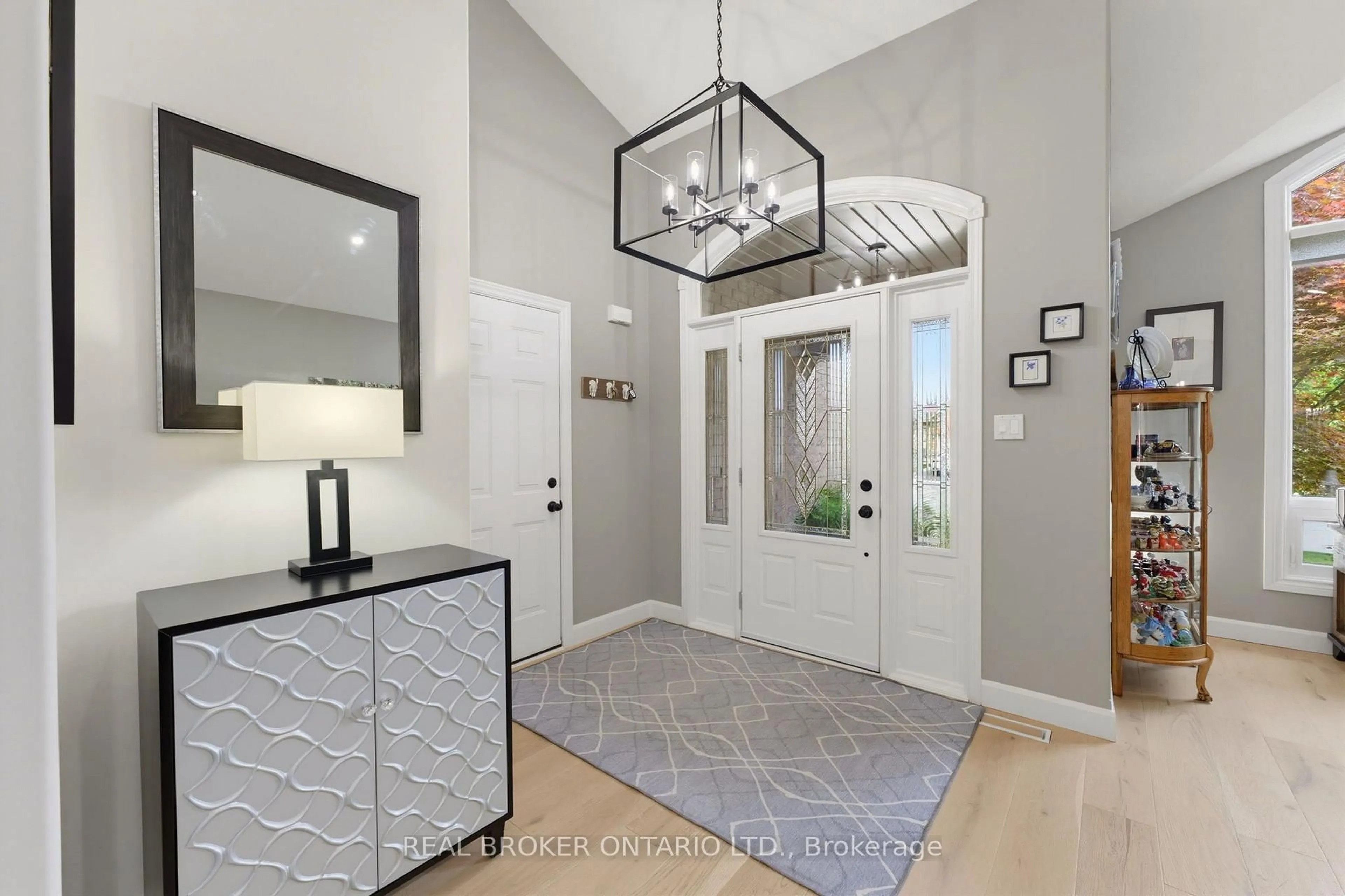 Indoor entryway for 64 Carmichael Cres, Brantford Ontario N3R 8A9