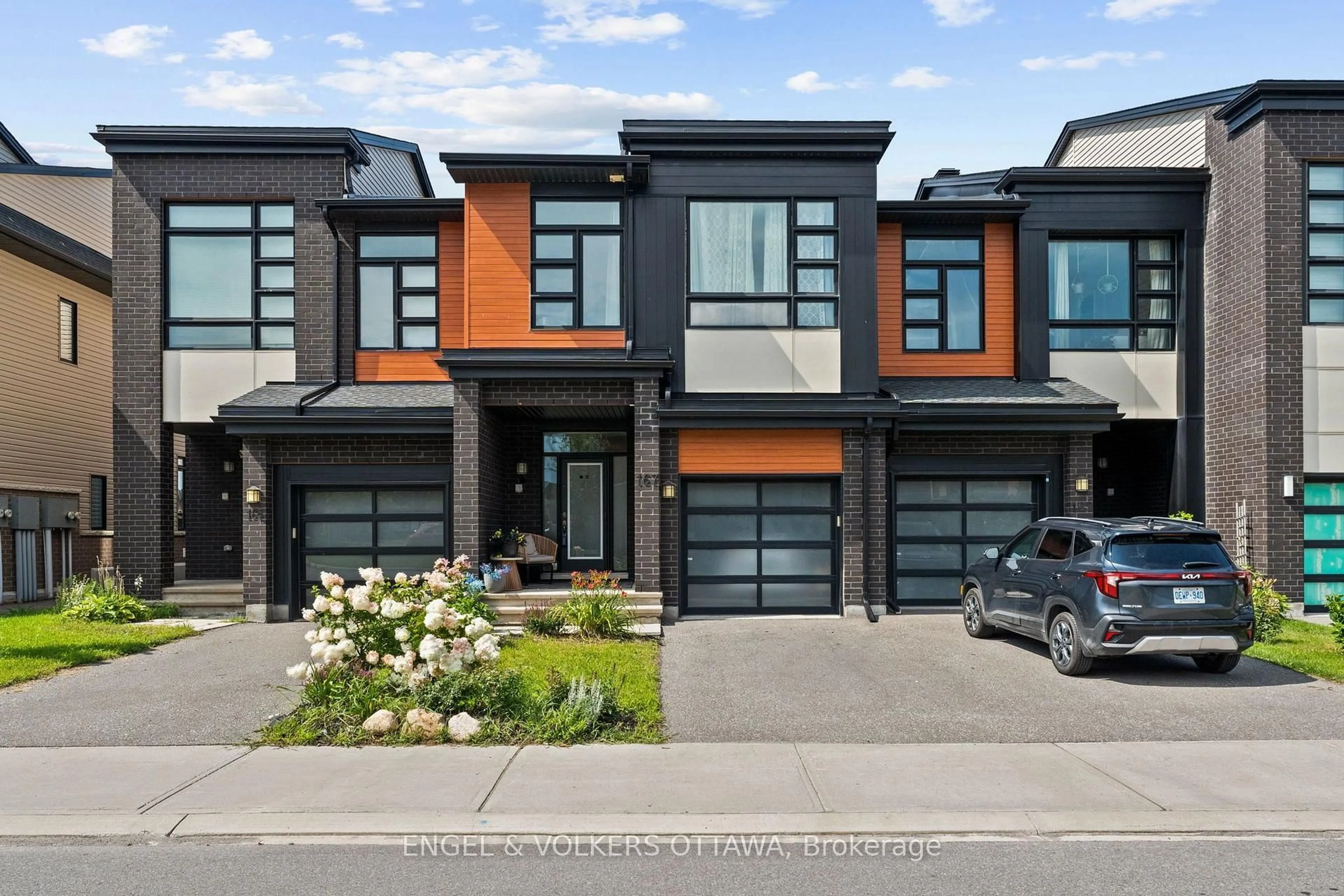 Home with brick exterior material, street for 167 Longworth Ave, Ottawa Ontario K1T 0T2