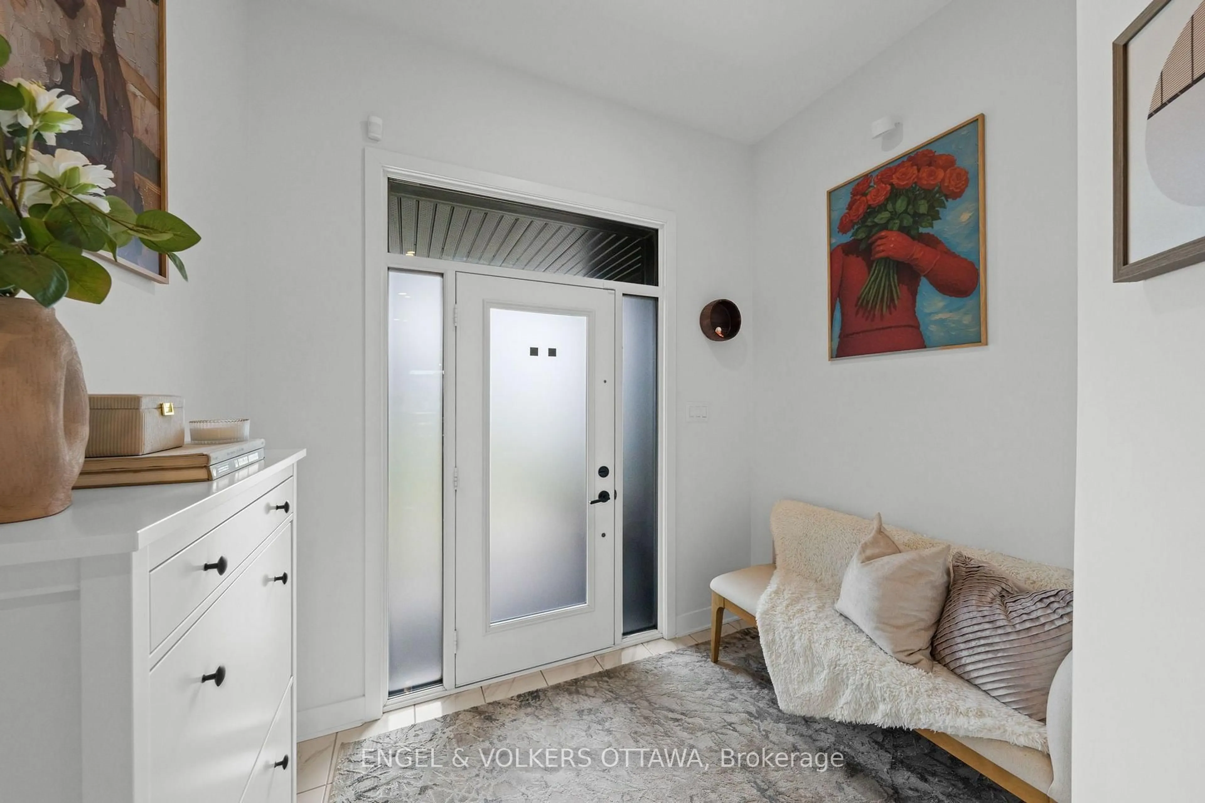 Indoor entryway for 167 Longworth Ave, Ottawa Ontario K1T 0T2