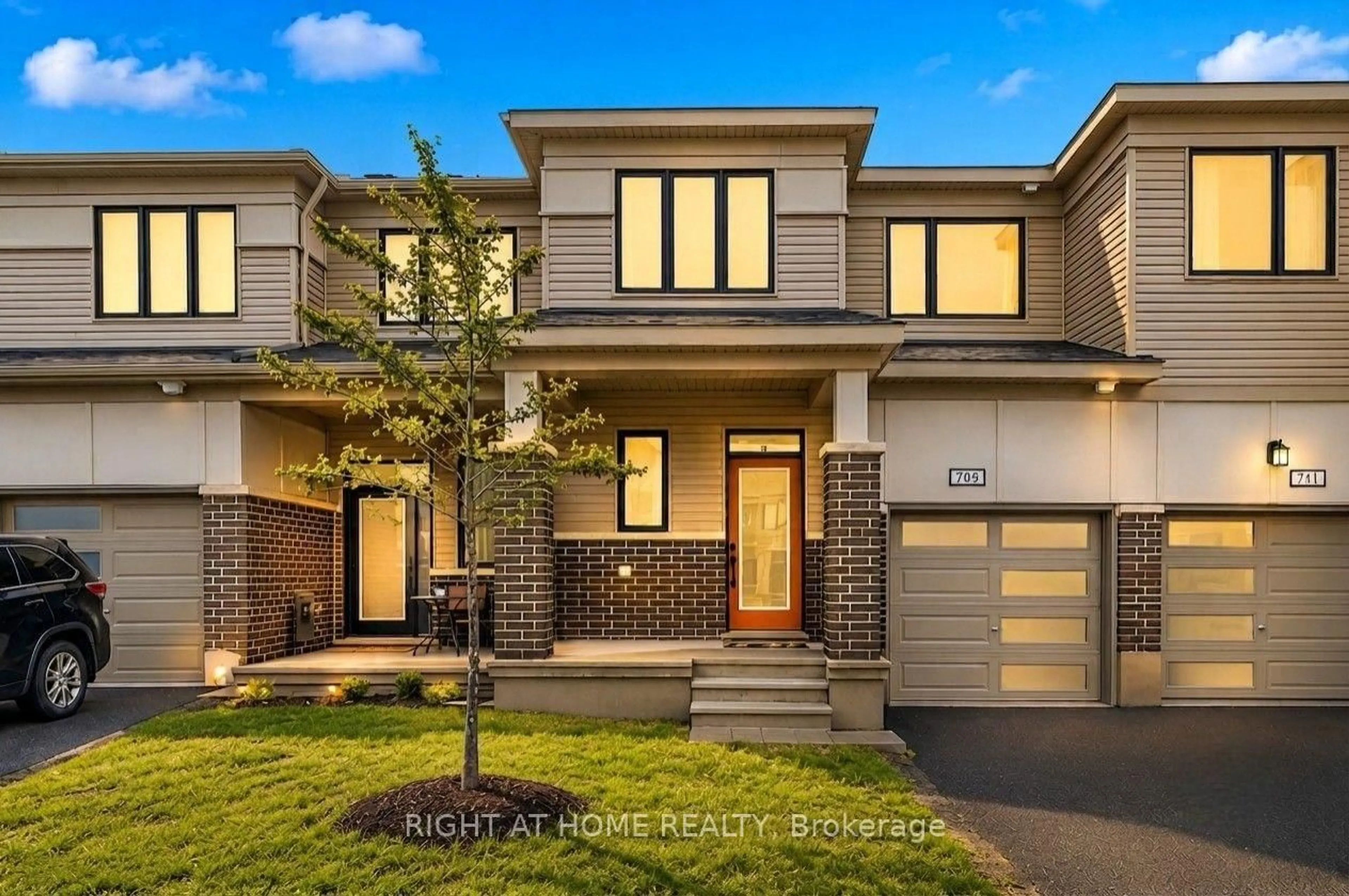 Home with brick exterior material, street for 709 Derreen Ave, Stittsville Ontario K2S 2Z2
