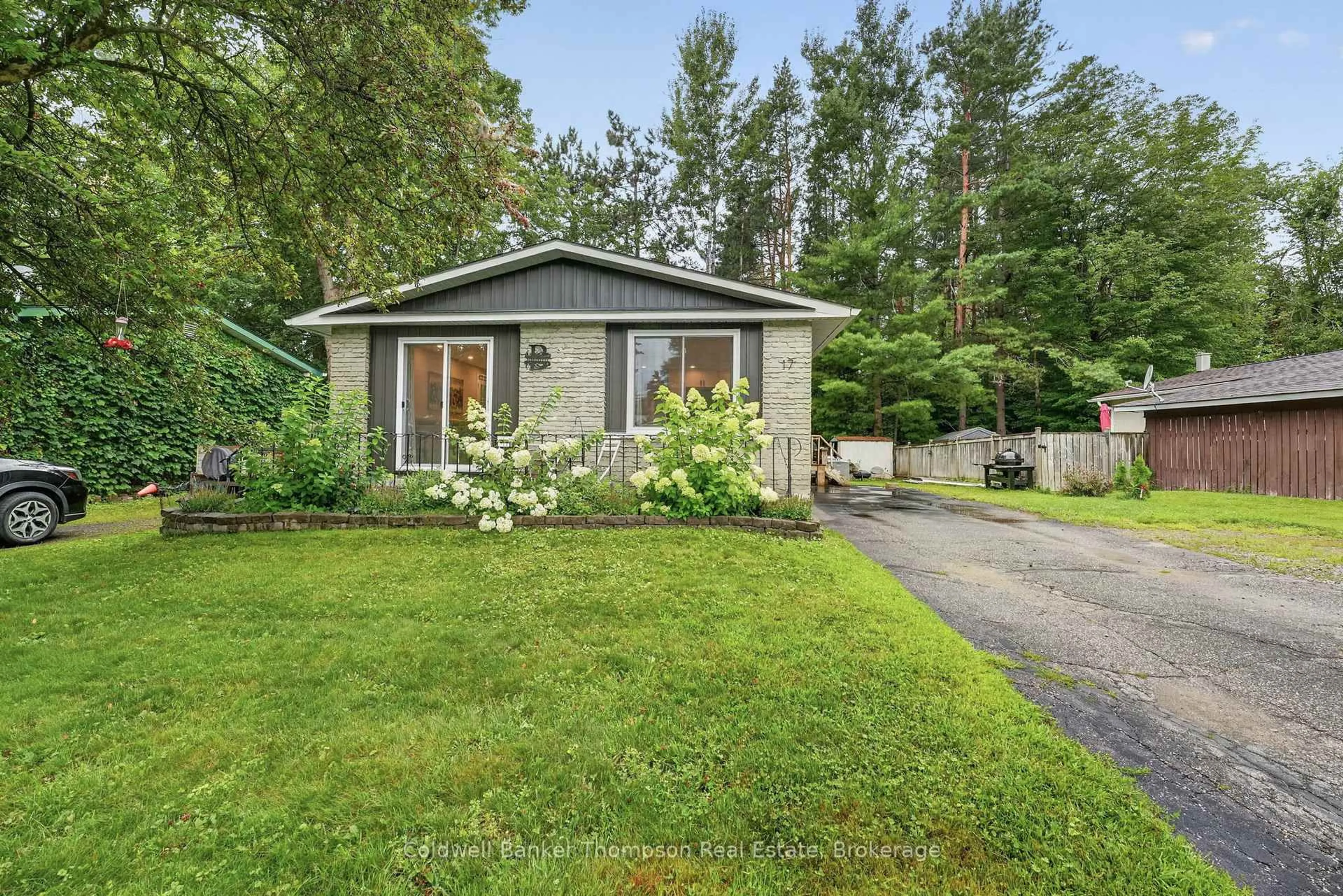 Shed for 17 Dudley Dr, Bracebridge Ontario P1L 1K2