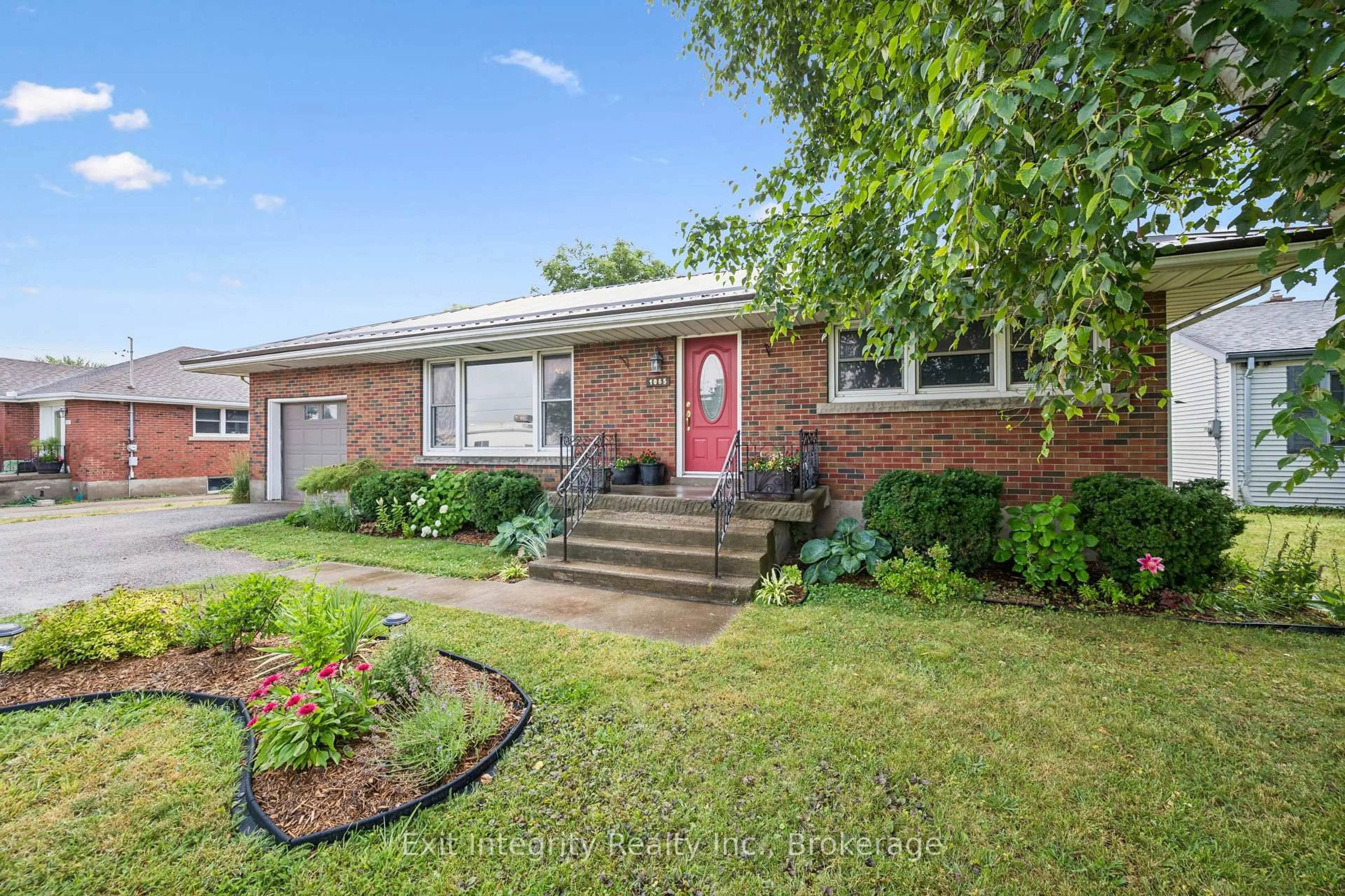 Home with brick exterior material, street for 1065 Erie St, Stratford Ontario N5A 6S4