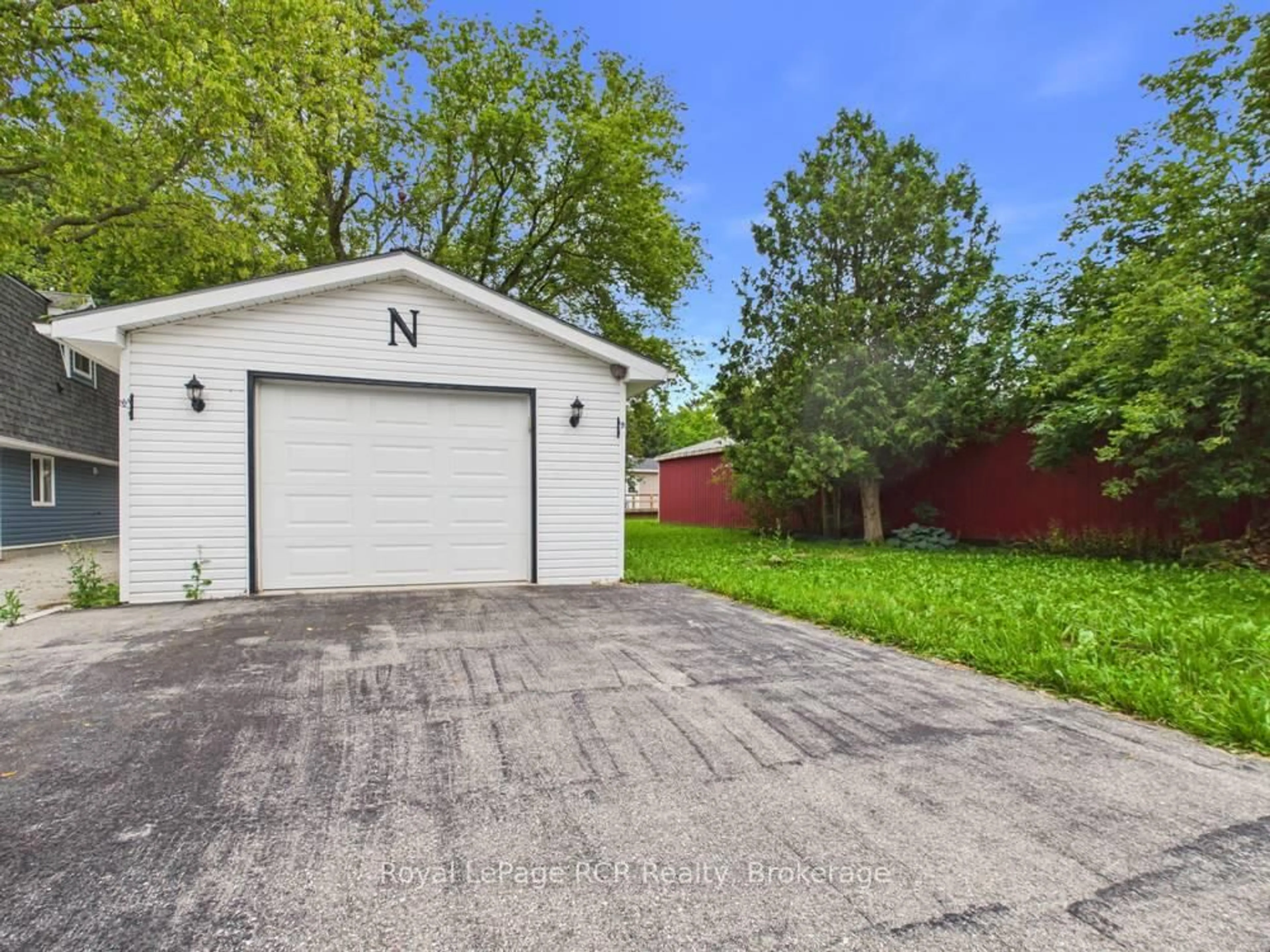 Indoor garage for 106 King St, Kincardine Ontario N0G 2T0