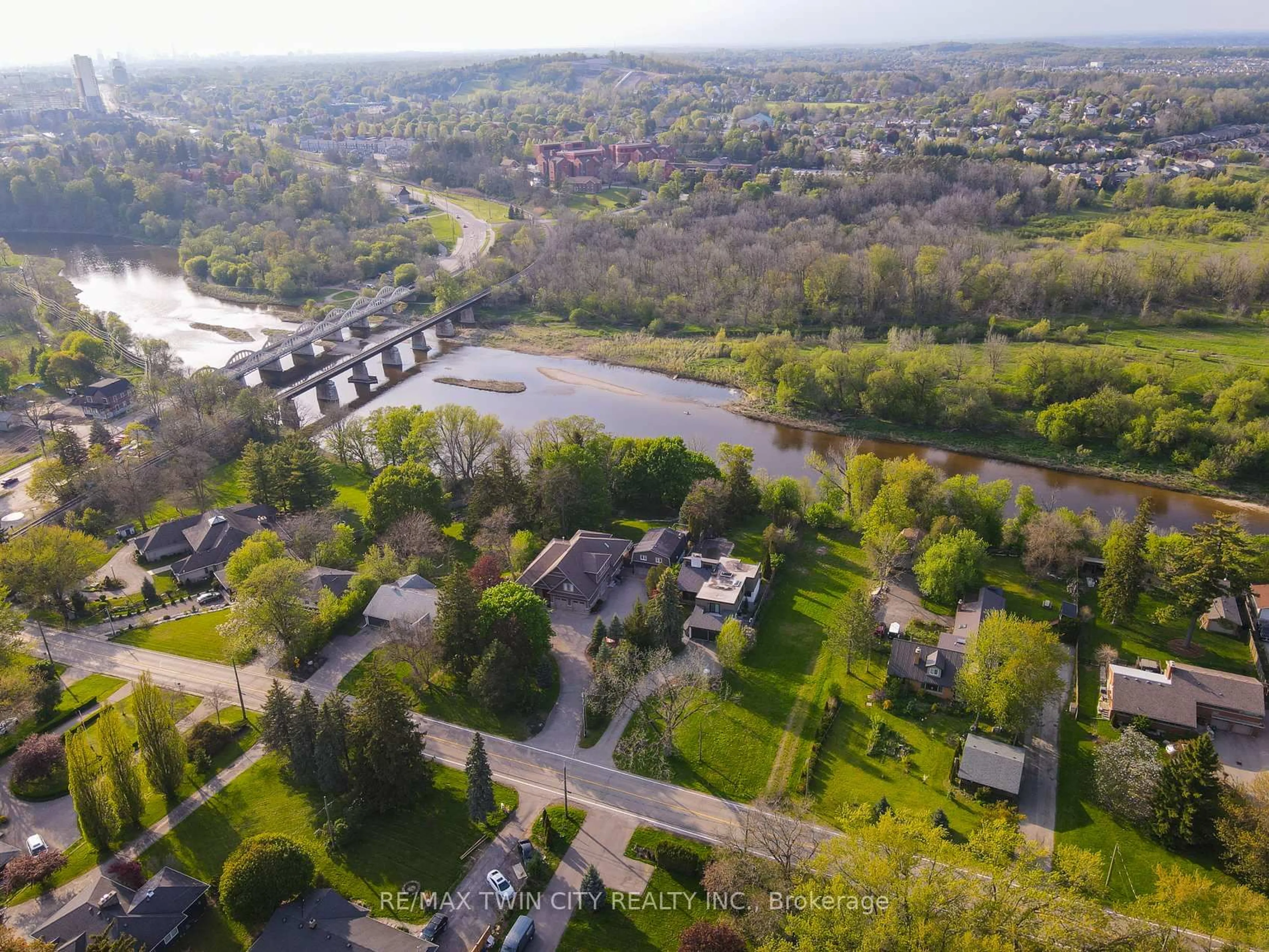 A pic from outside/outdoor area/front of a property/back of a property/a pic from drone, unknown for 138 Riverbank Dr, Cambridge Ontario N3H 4R6
