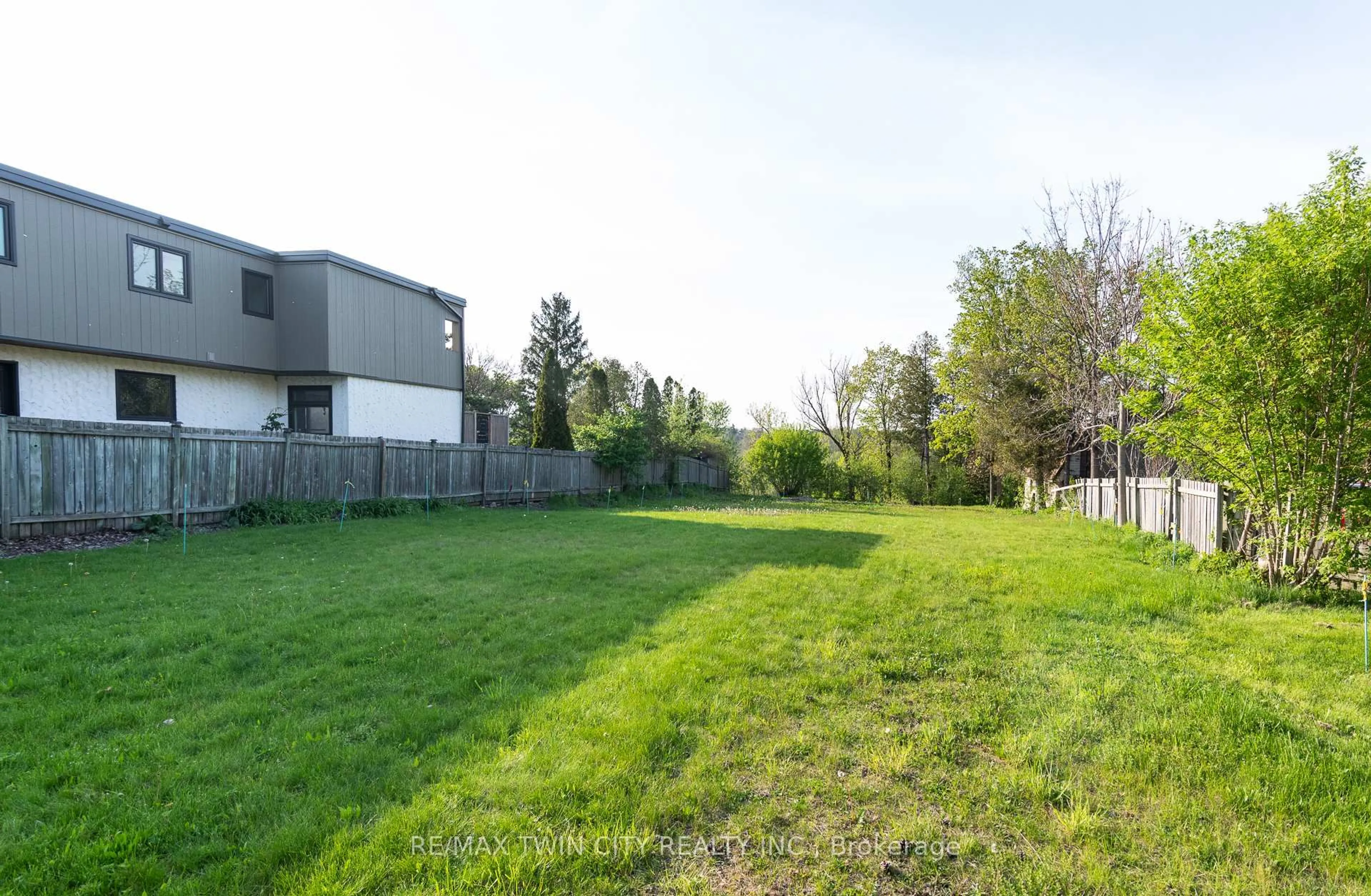 Patio, unknown for 138 Riverbank Dr, Cambridge Ontario N3H 4R6