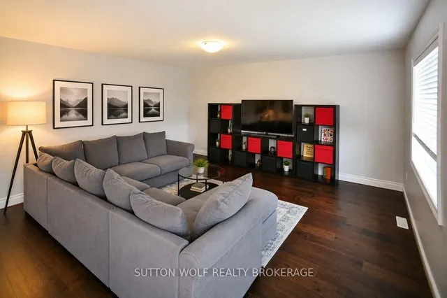 54 Abbott St, Strathroy-Caradoc 2