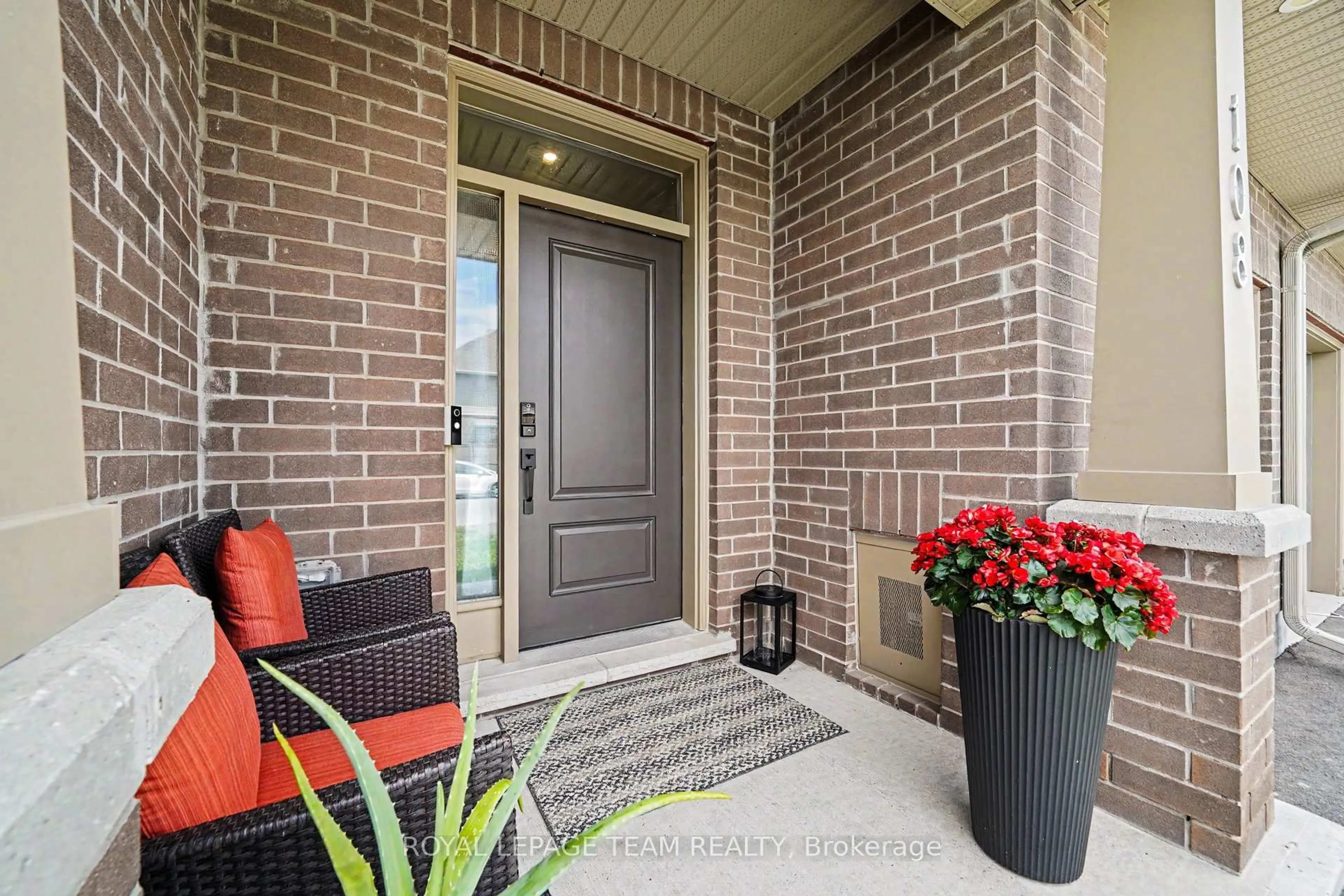 Indoor entryway for 108 Jardiniere St, Ottawa Ontario K2S 2K2