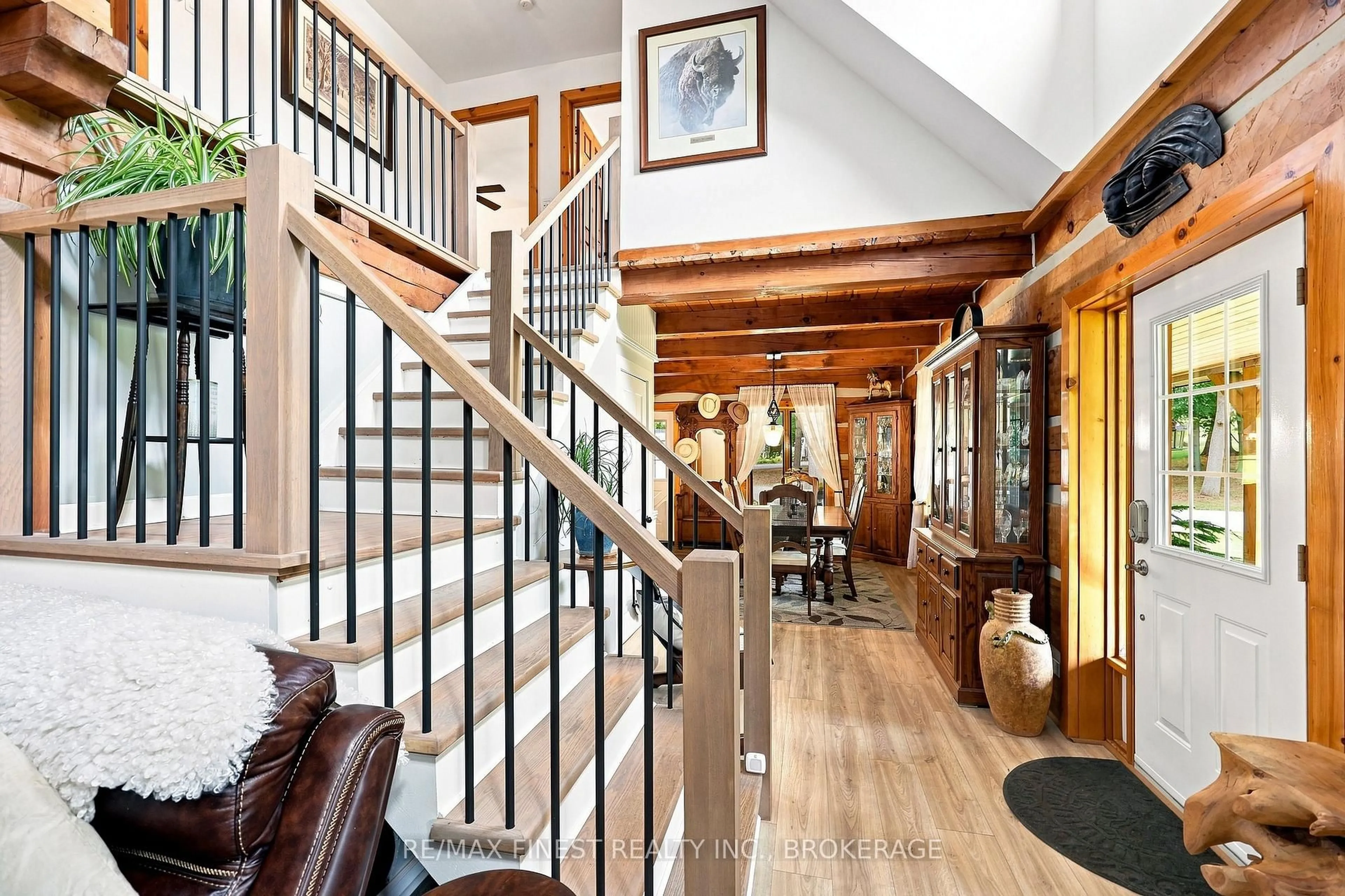 Indoor foyer for 2961 Railton Rd, Harrowsmith Ontario K0H 1V0