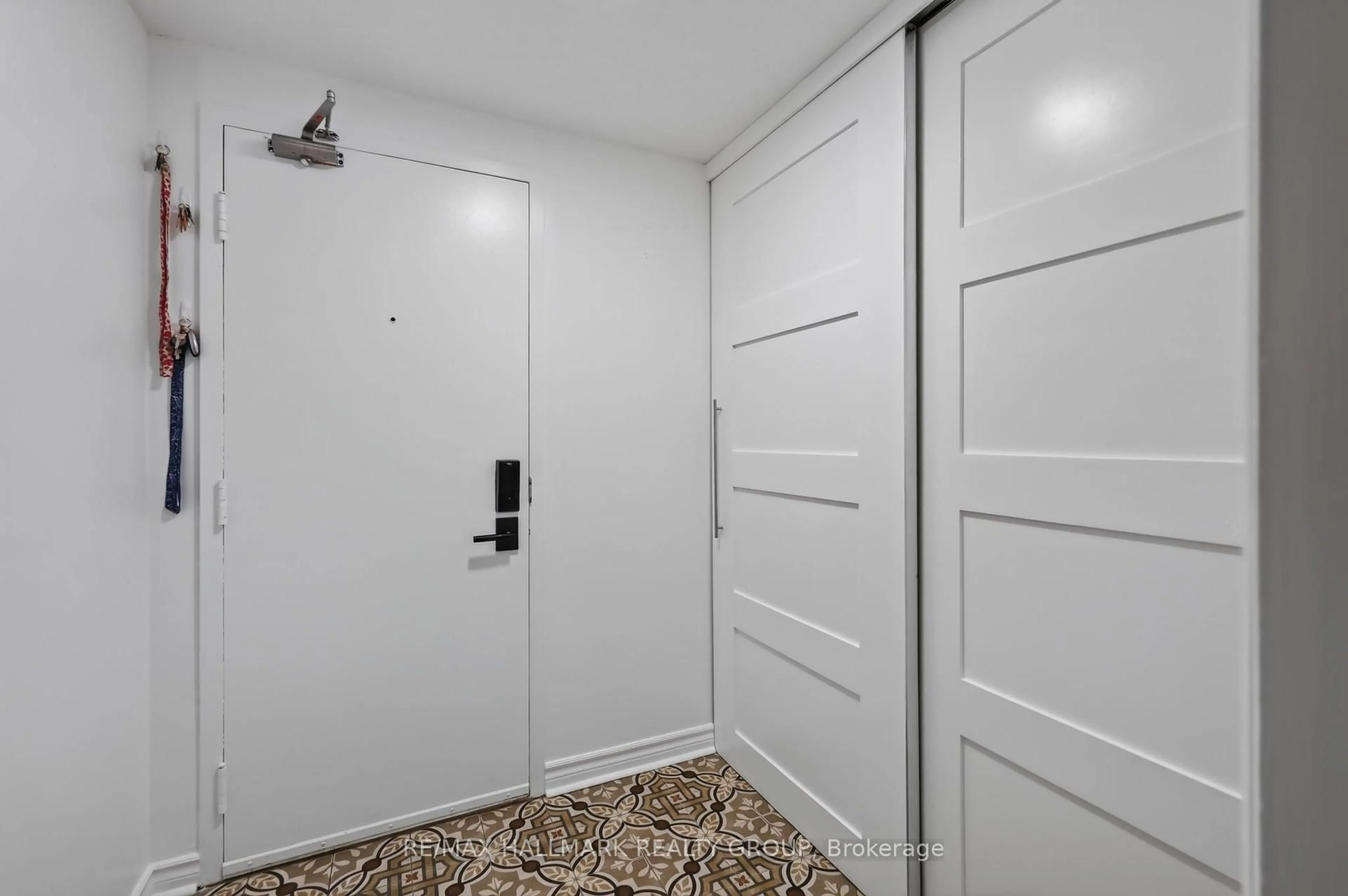 Indoor entryway for 6434 Bilberry Dr #109, Ottawa Ontario K1C 4P5