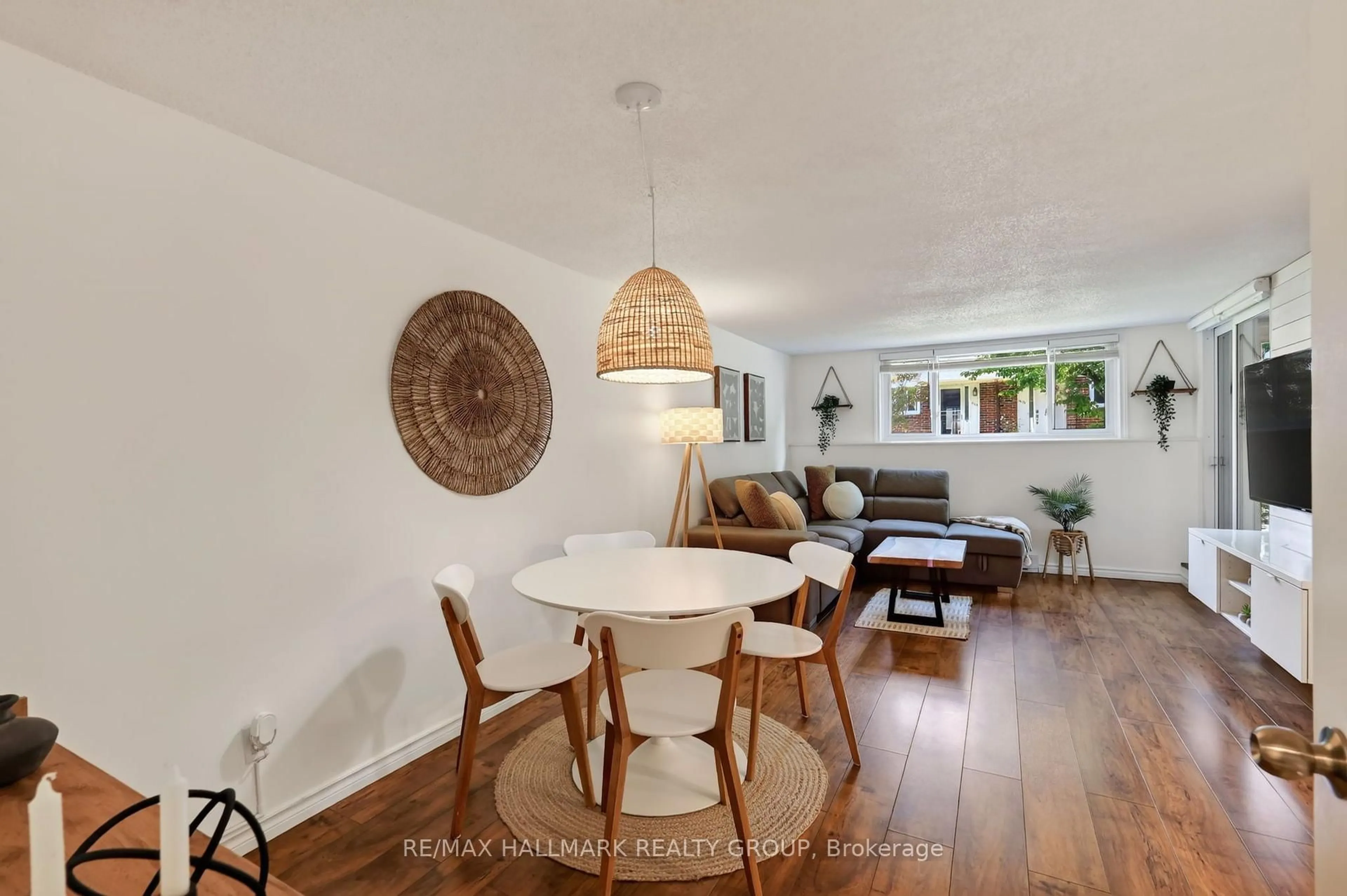 Dining room, wood/laminate floor for 6434 Bilberry Dr #109, Ottawa Ontario K1C 4P5