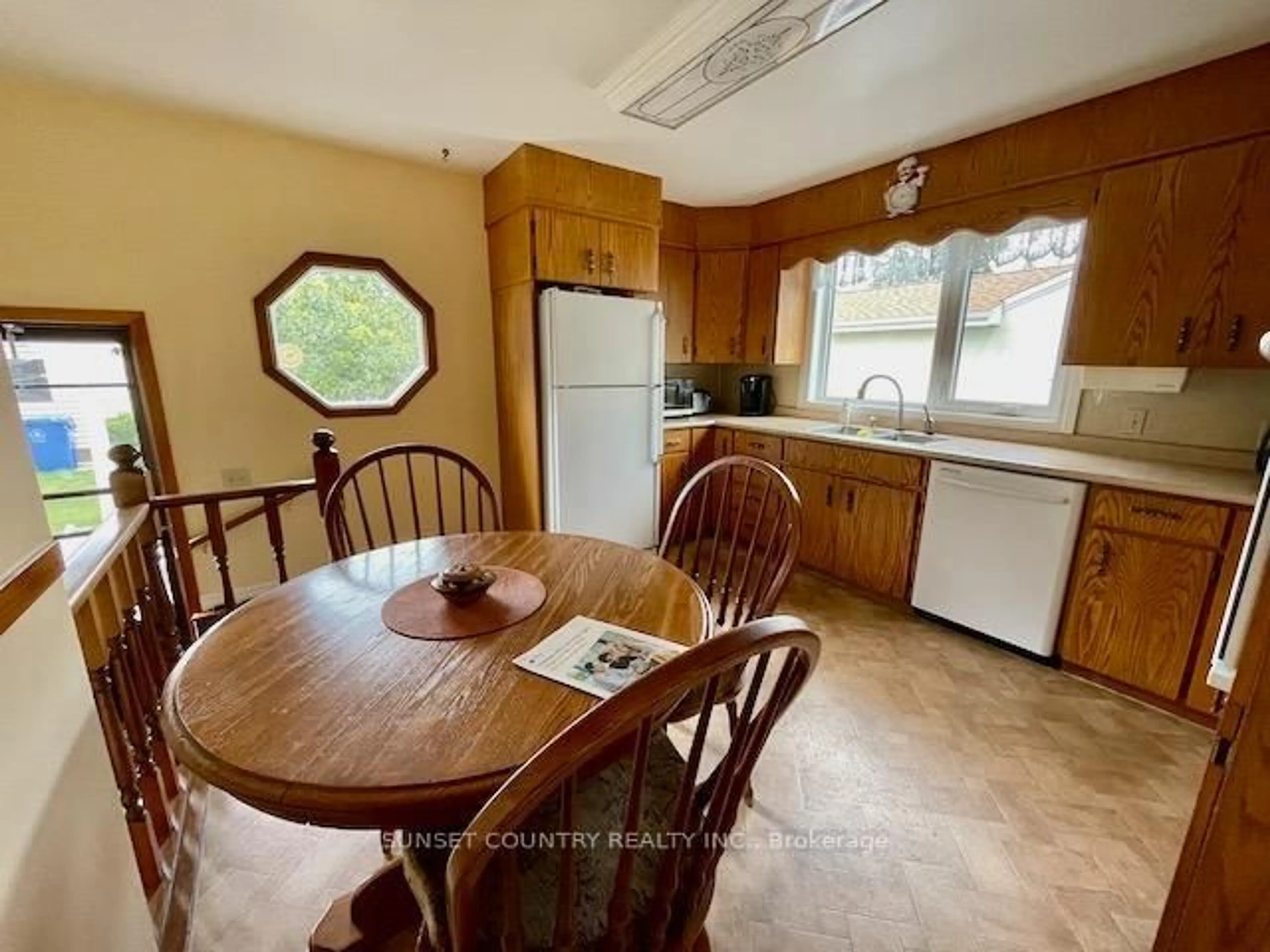 Dining room, unknown for 76 Memorial Ave, Dryden Ontario P8N 2M2