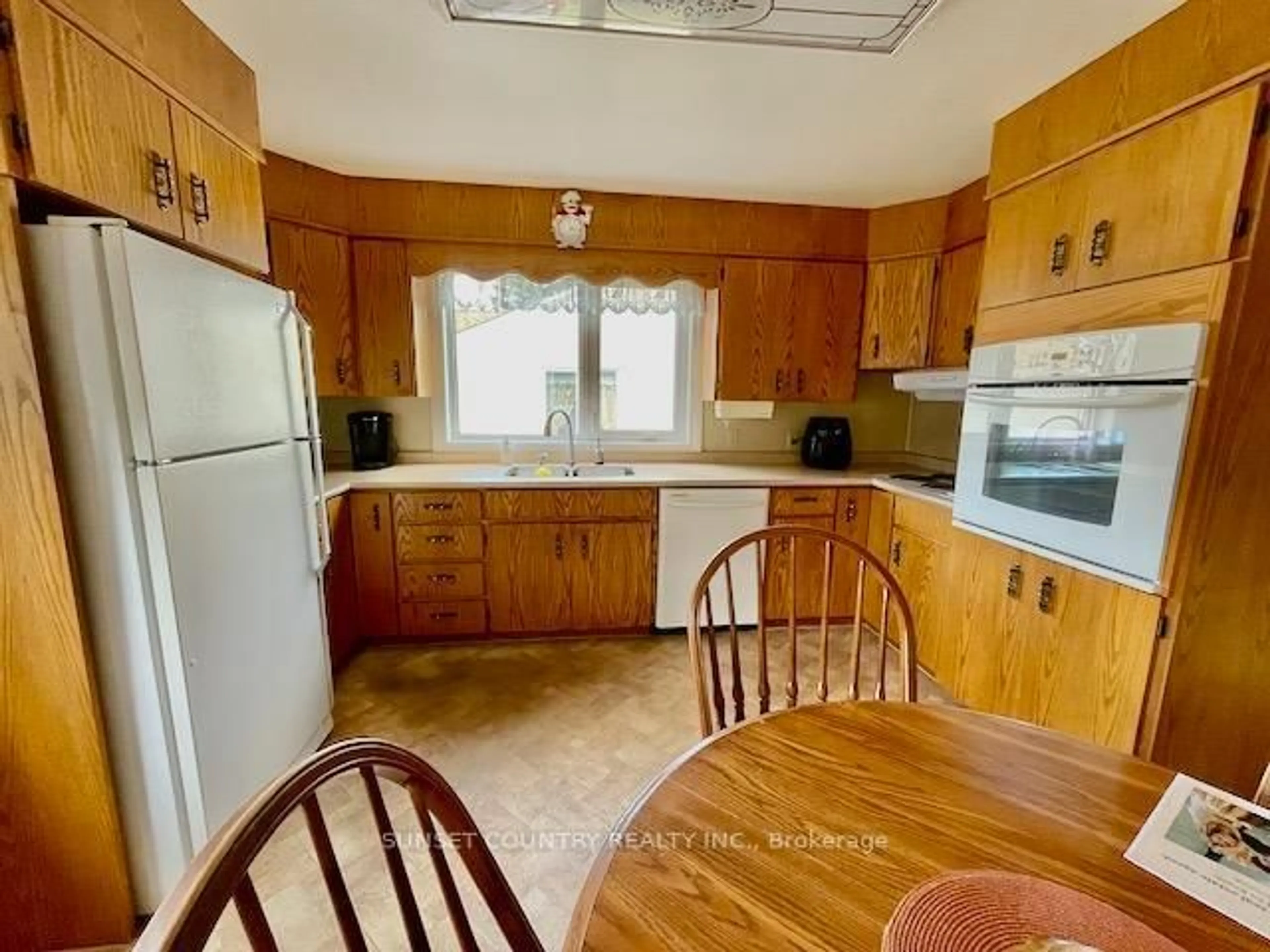 Standard kitchen, unknown for 76 Memorial Ave, Dryden Ontario P8N 2M2