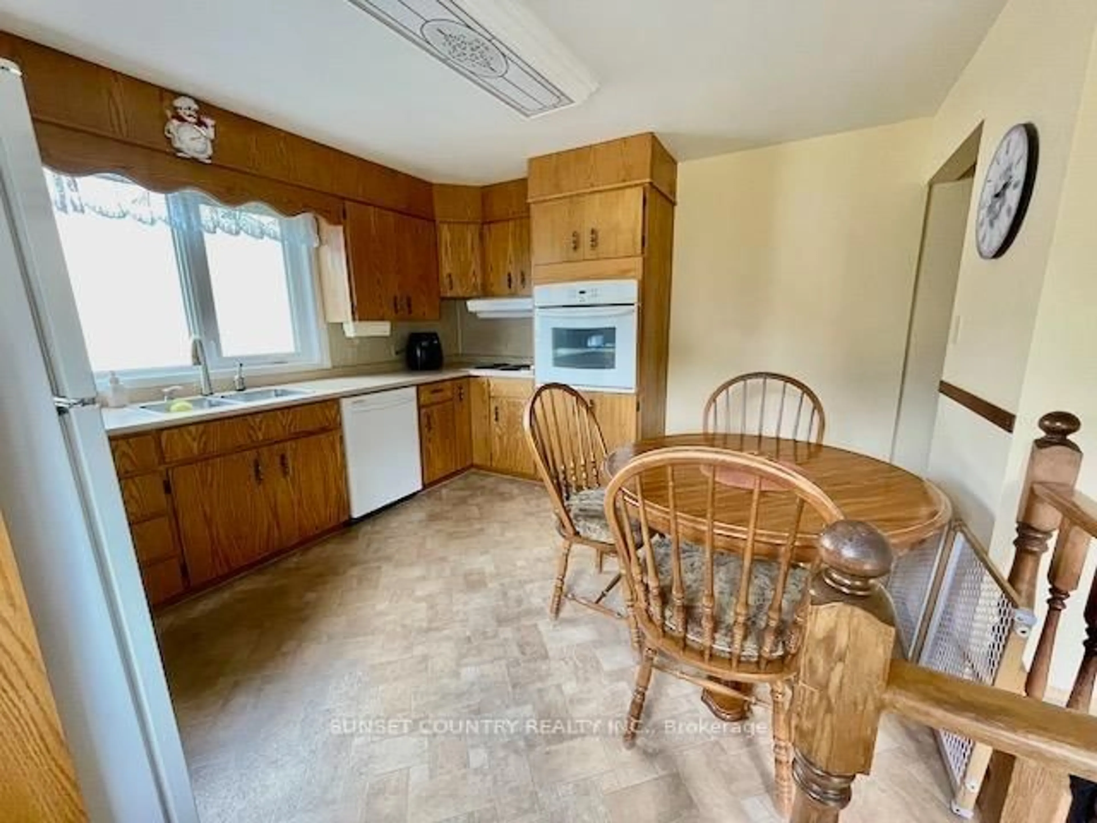 Standard kitchen, ceramic/tile floor for 76 Memorial Ave, Dryden Ontario P8N 2M2