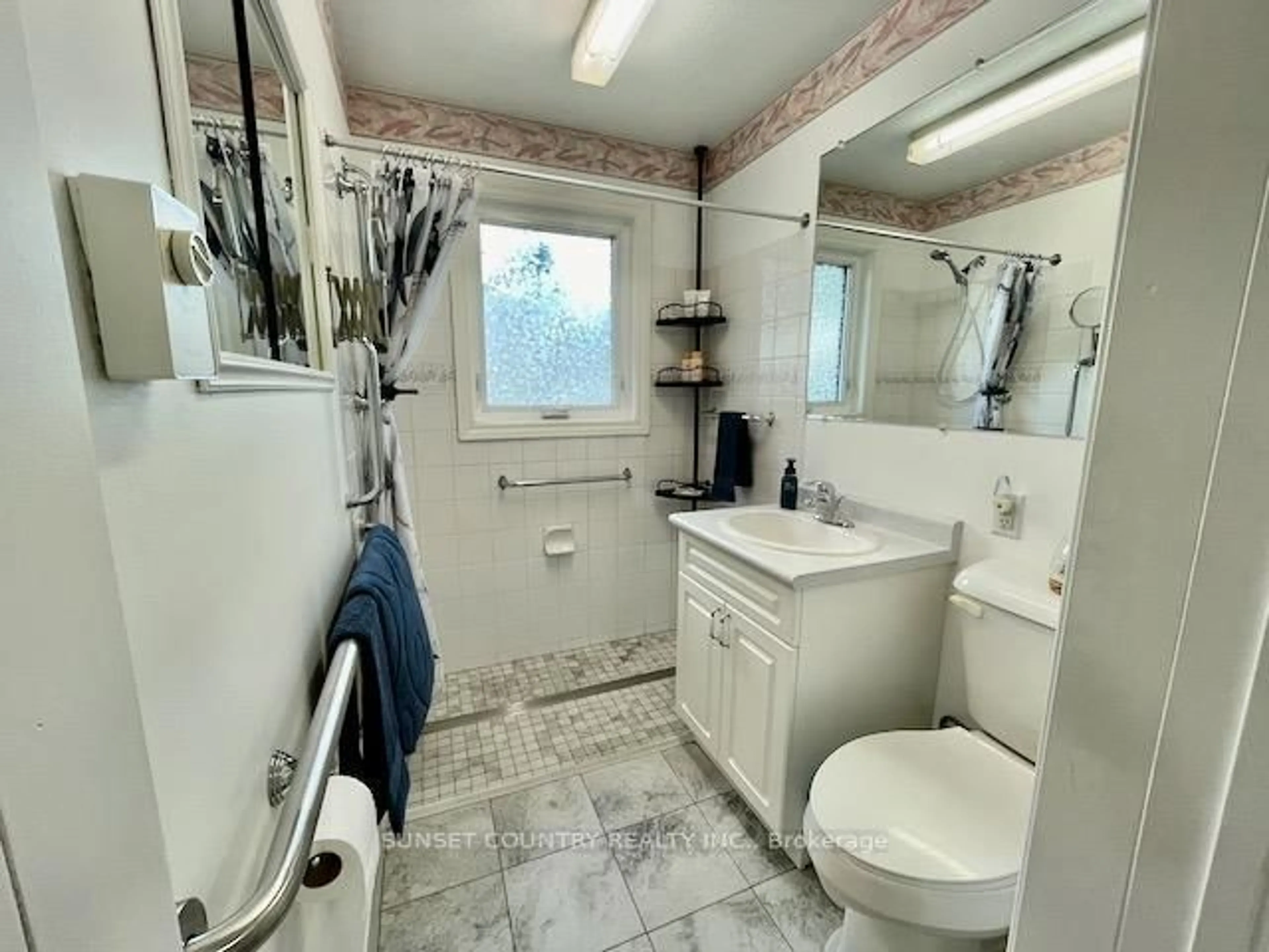 A pic of a room for 76 Memorial Ave, Dryden Ontario P8N 2M2